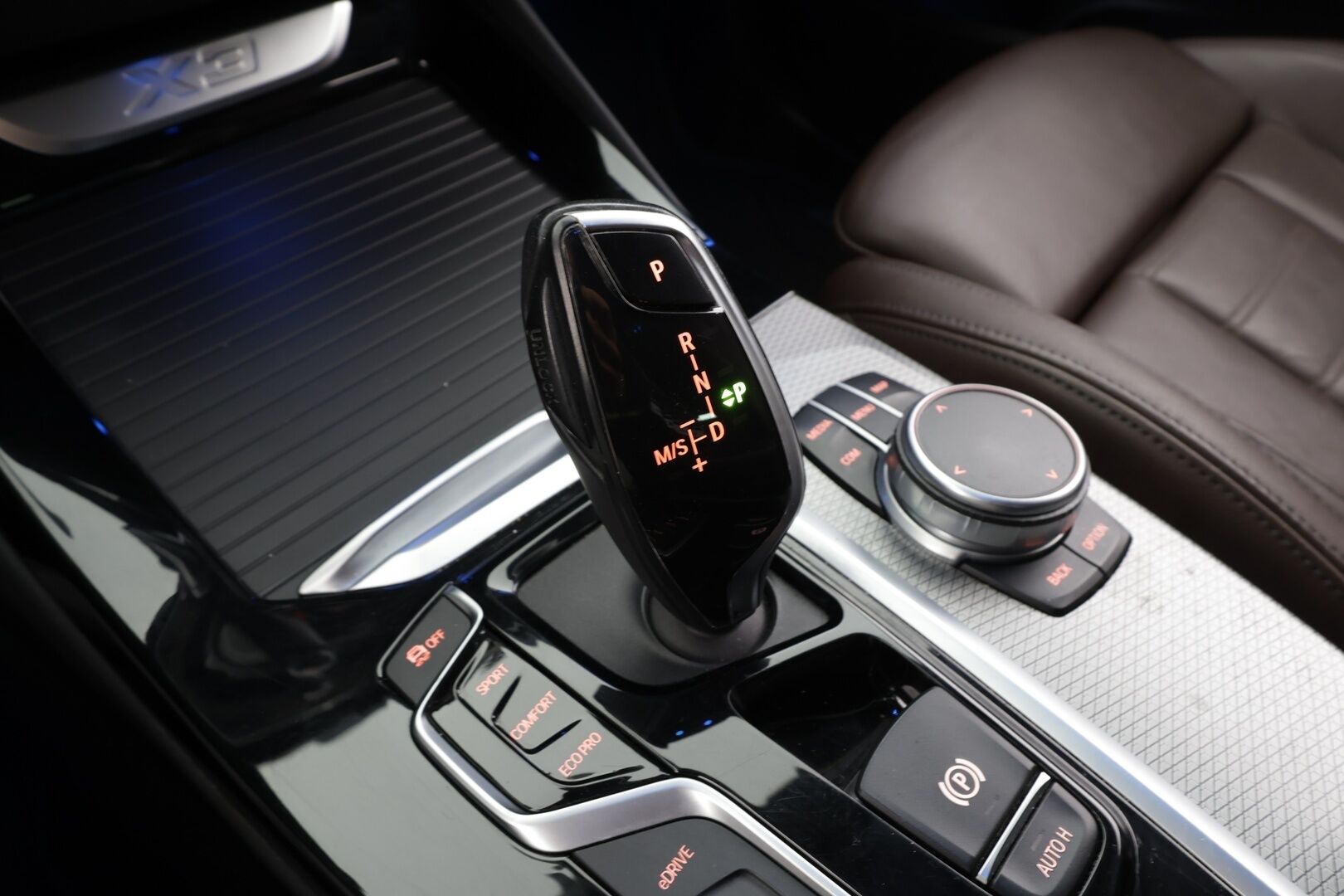 BMW X3 2020 G01 xDrive 30e A Charged Edition M Sport * H&K / Koukku / LED / 360° / Sporttinahat / Navi / Keyless * - 2x Latauskaapelit / Kahdet renkaat