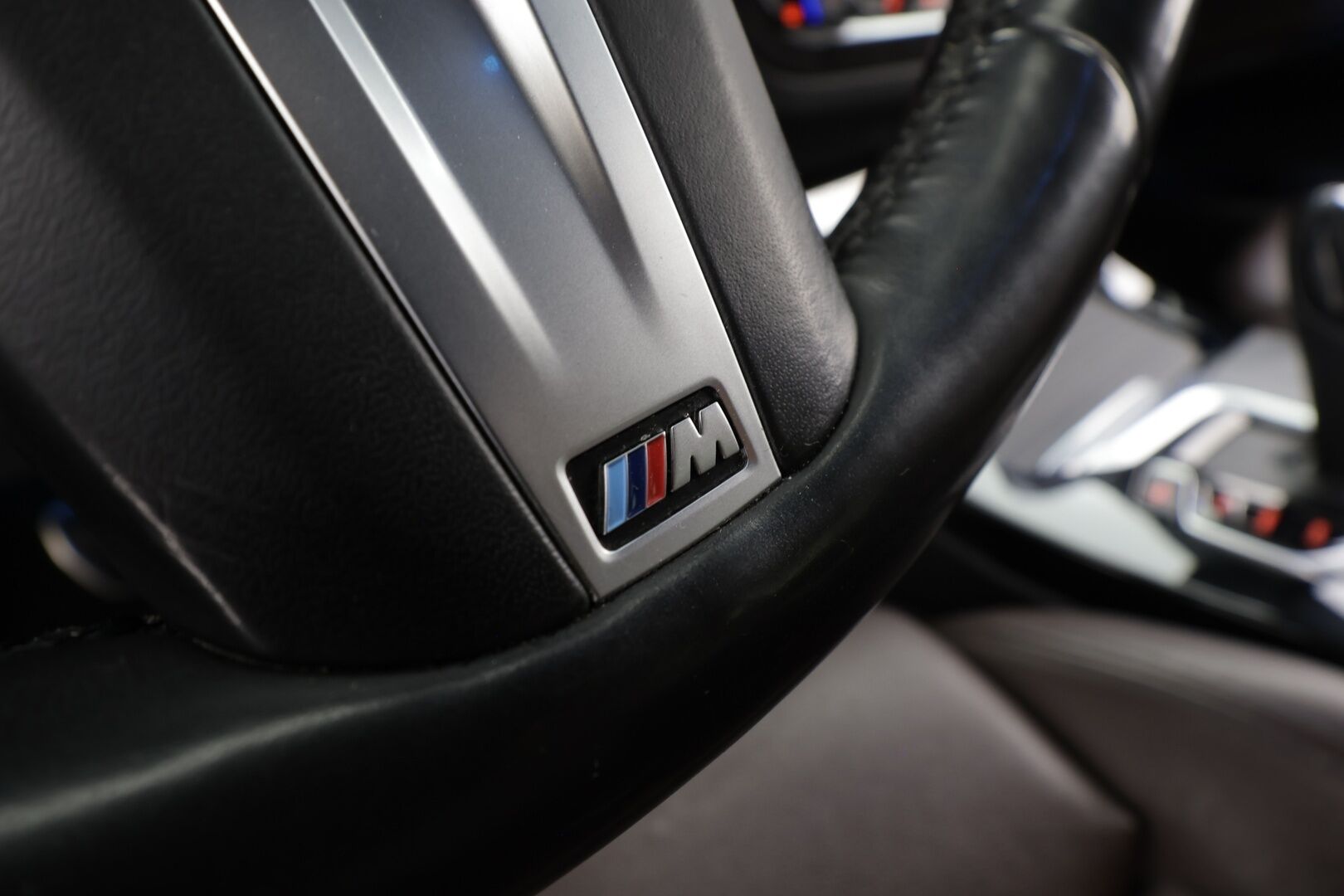 BMW X3 2020 G01 xDrive 30e A Charged Edition M Sport * H&K / Koukku / LED / 360° / Sporttinahat / Navi / Keyless * - 2x Latauskaapelit / Kahdet renkaat