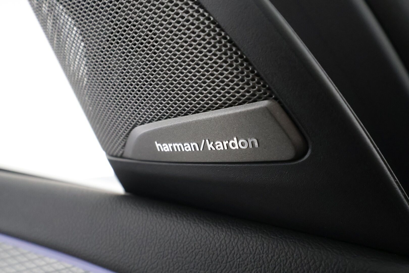 BMW X3 2020 G01 xDrive 30e A Charged Edition M Sport * H&K / Koukku / LED / 360° / Sporttinahat / Navi / Keyless * - 2x Latauskaapelit / Kahdet renkaat