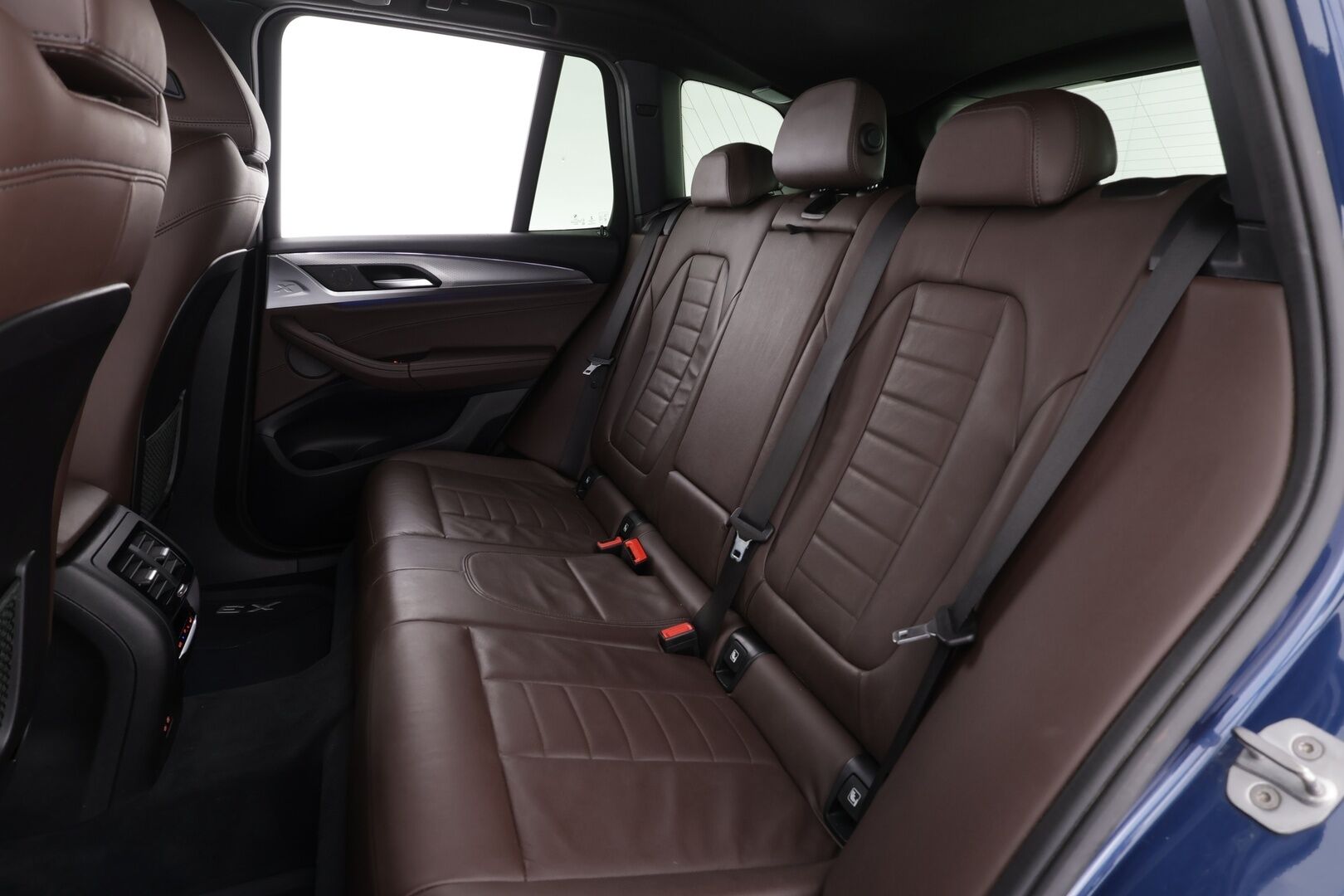 BMW X3 2020 G01 xDrive 30e A Charged Edition M Sport * H&K / Koukku / LED / 360° / Sporttinahat / Navi / Keyless * - 2x Latauskaapelit / Kahdet renkaat