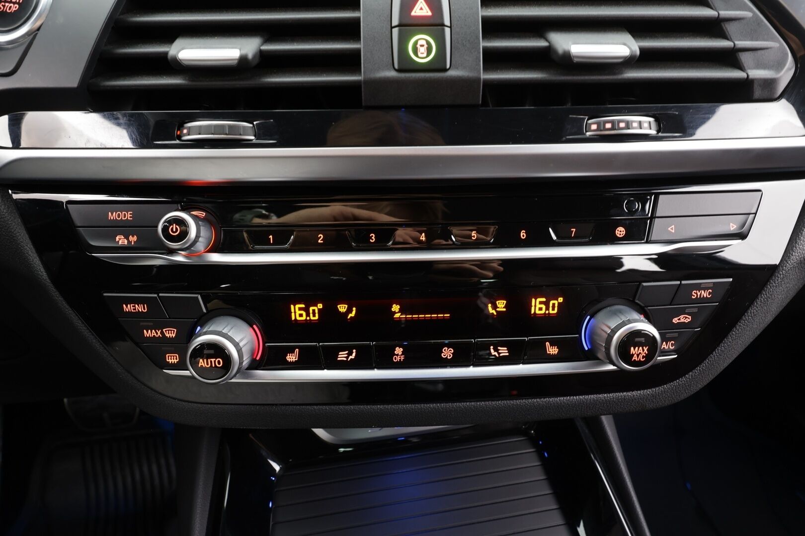 BMW X3 2020 G01 xDrive 30e A Charged Edition M Sport * H&K / Koukku / LED / 360° / Sporttinahat / Navi / Keyless * - 2x Latauskaapelit / Kahdet renkaat