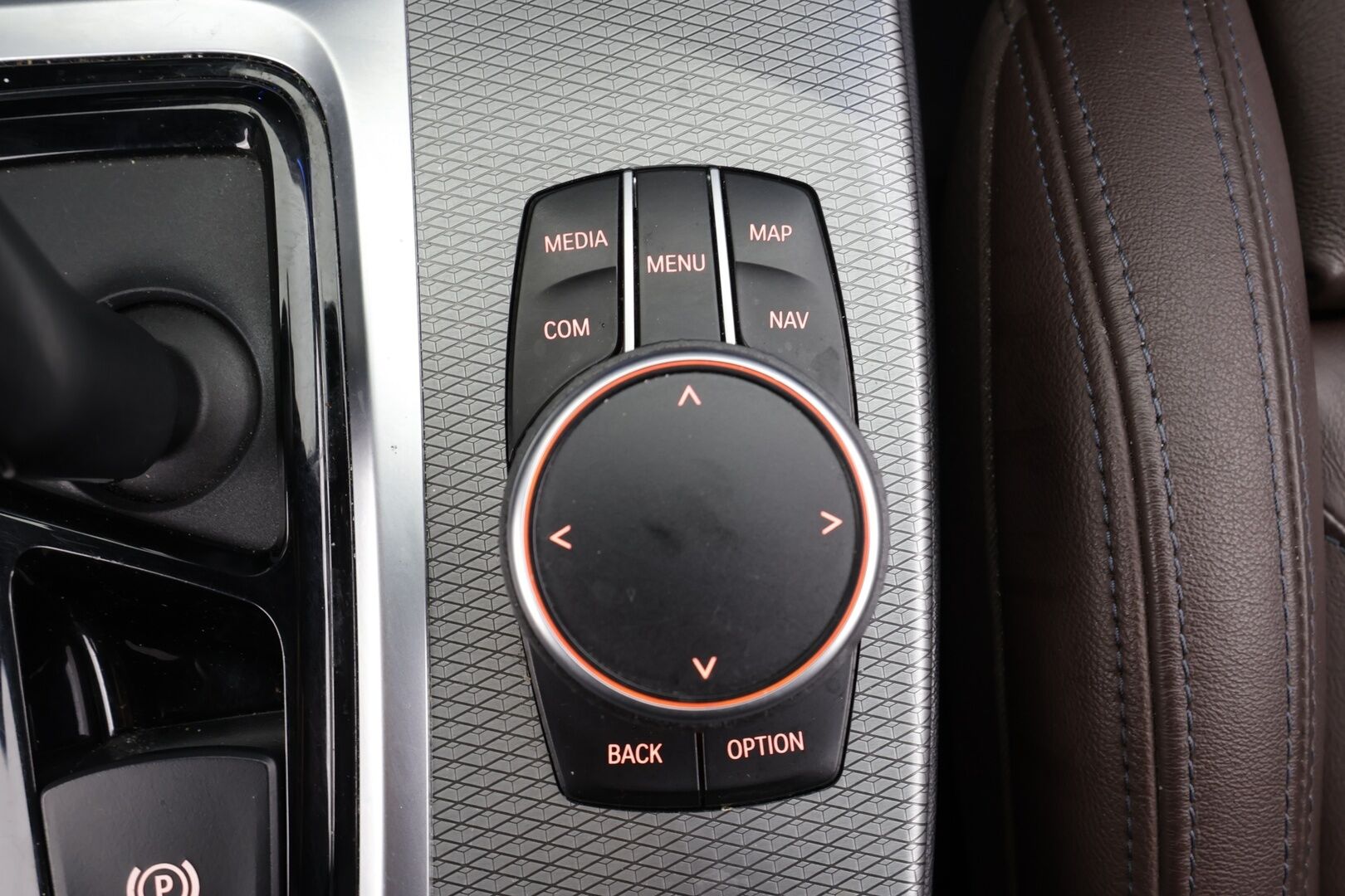 BMW X3 2020 G01 xDrive 30e A Charged Edition M Sport * H&K / Koukku / LED / 360° / Sporttinahat / Navi / Keyless * - 2x Latauskaapelit / Kahdet renkaat