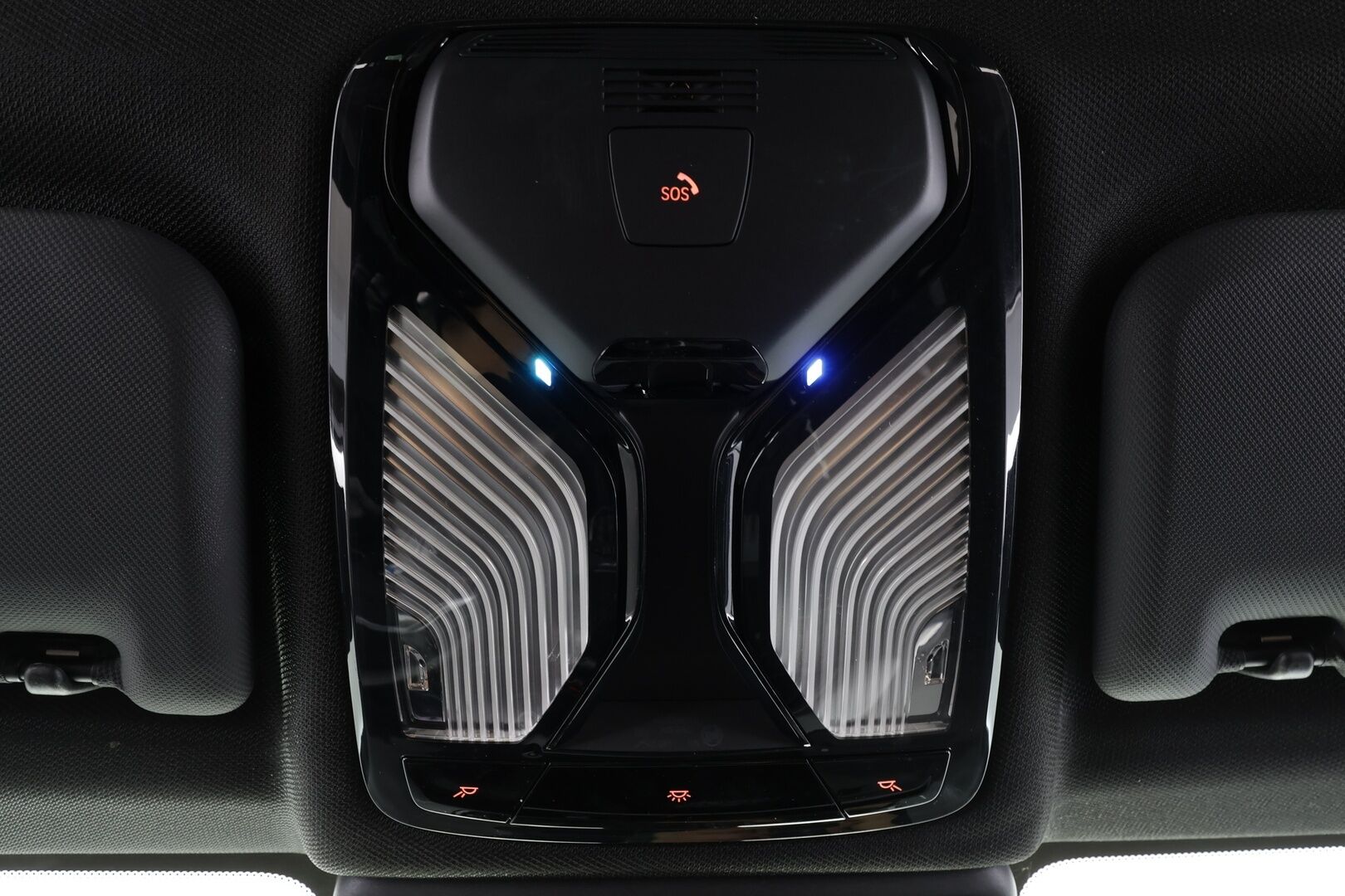 BMW X3 2020 G01 xDrive 30e A Charged Edition M Sport * H&K / Koukku / LED / 360° / Sporttinahat / Navi / Keyless * - 2x Latauskaapelit / Kahdet renkaat