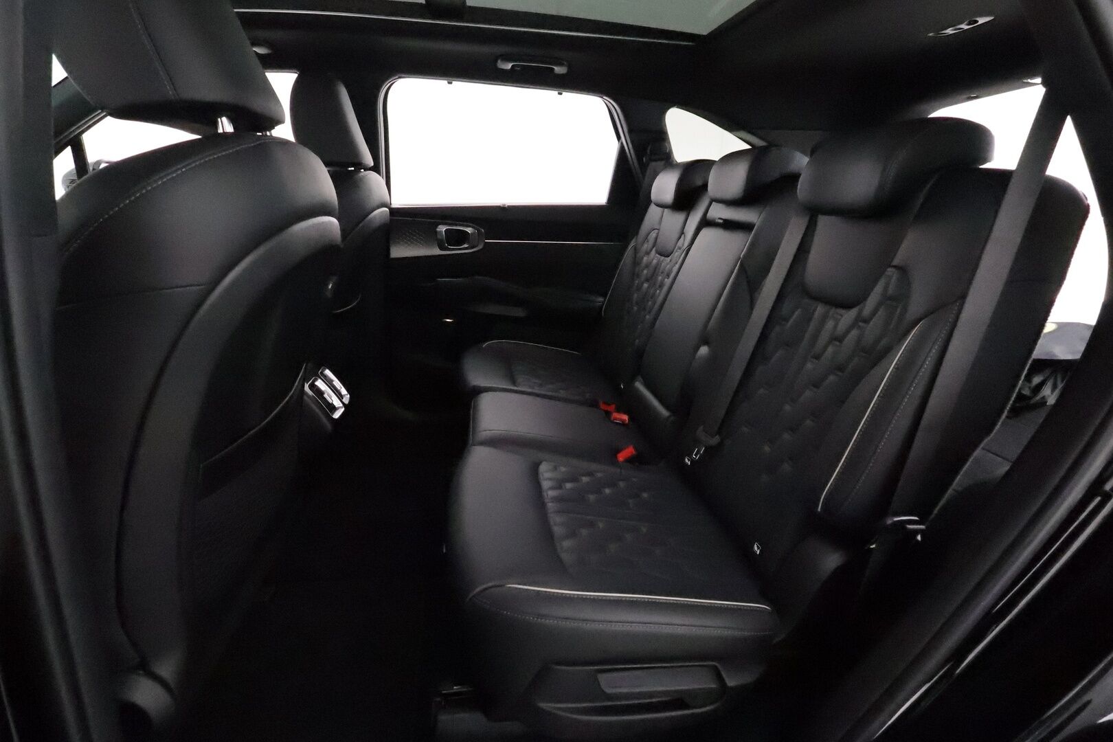 Kia Sorento 2023 1,6 T-GDI Hybrid AWD Business Luxury AT 5P **ACC / HUD / 360° / Bose / Panorama / Muistipenkki / Ilmastoidut nahat / Navi** - 3,99 % KORKOTARJOUS TÄHÄN AUTOON 23.9. ASTI! - Webasto / 1.Om Suomi-auto / Kahdet renkaat aluvanteilla