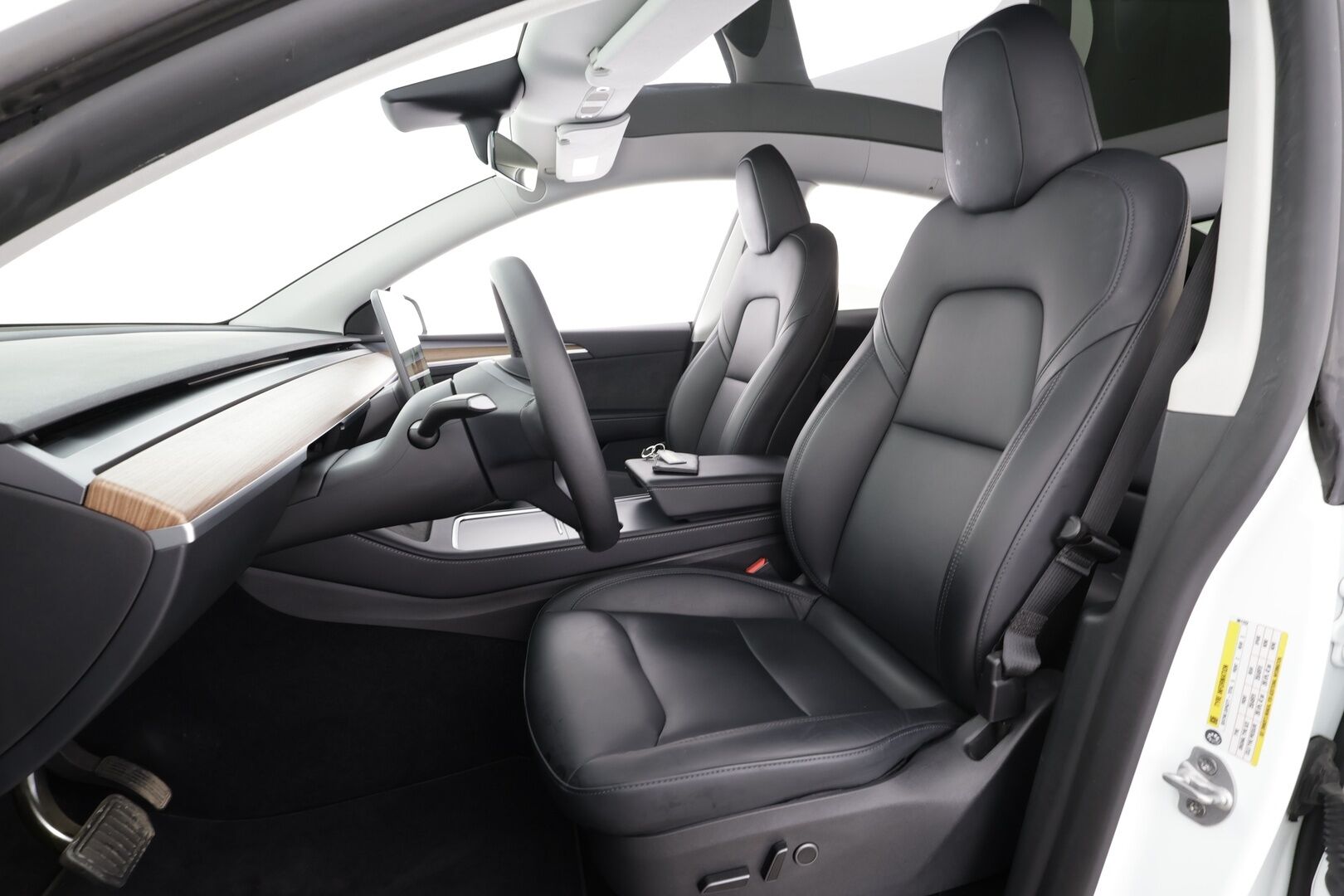 Tesla Model Y 2023 Long Range * Koukku / ILP / ACC / Lasikatto / Matrix-LED / P.Kamera / Muistipenkki / Premium Audio / Navi / Keyless * - Kahdet renkaat - HULLUT JOULUT KORKOTARJOUS 2,49% 