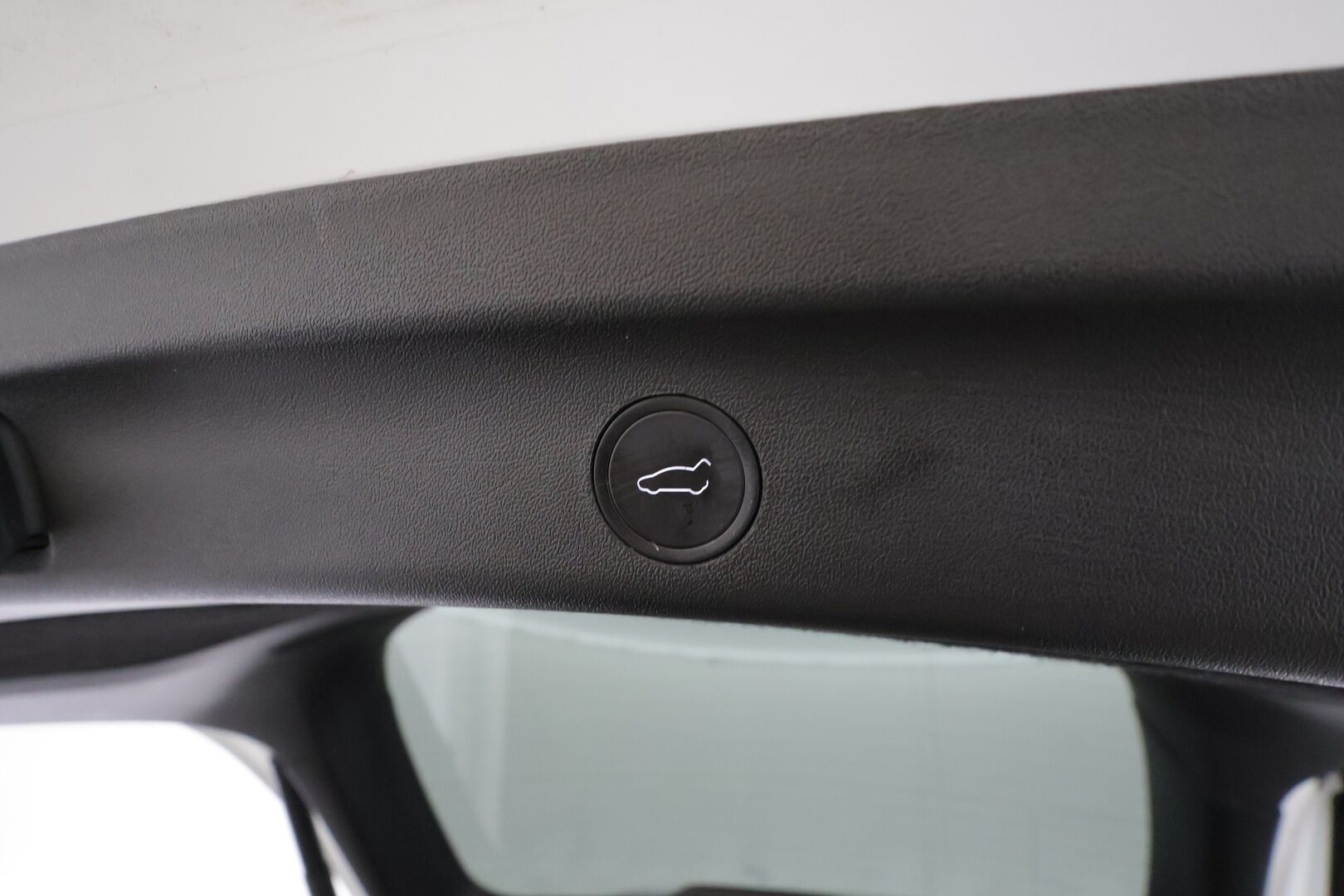 Tesla Model Y 2023 Long Range * Koukku / ILP / ACC / Lasikatto / Matrix-LED / P.Kamera / Muistipenkki / Premium Audio / Navi / Keyless * - Kahdet renkaat - HULLUT JOULUT KORKOTARJOUS 2,49% 