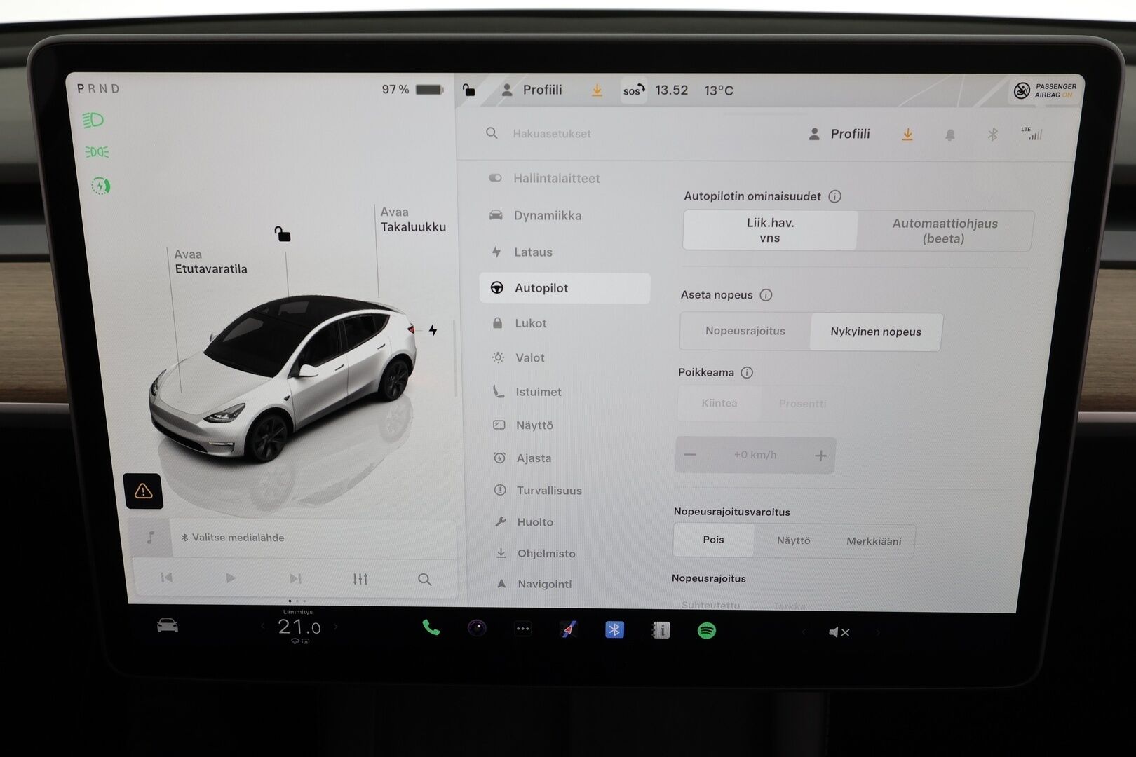Tesla Model Y 2023 Long Range * Koukku / ILP / ACC / Lasikatto / Matrix-LED / P.Kamera / Muistipenkki / Premium Audio / Navi / Keyless * - Kahdet renkaat - HULLUT JOULUT KORKOTARJOUS 2,49% 