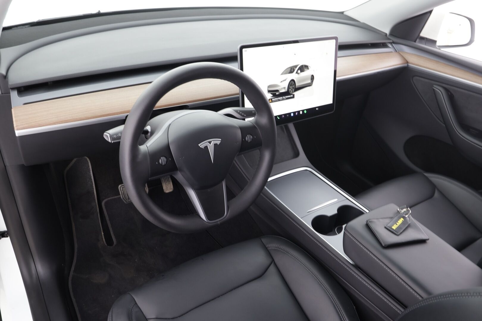 Tesla Model Y 2023 Long Range * Koukku / ILP / ACC / Lasikatto / Matrix-LED / P.Kamera / Muistipenkki / Premium Audio / Navi / Keyless * - Kahdet renkaat - HULLUT JOULUT KORKOTARJOUS 2,49% 