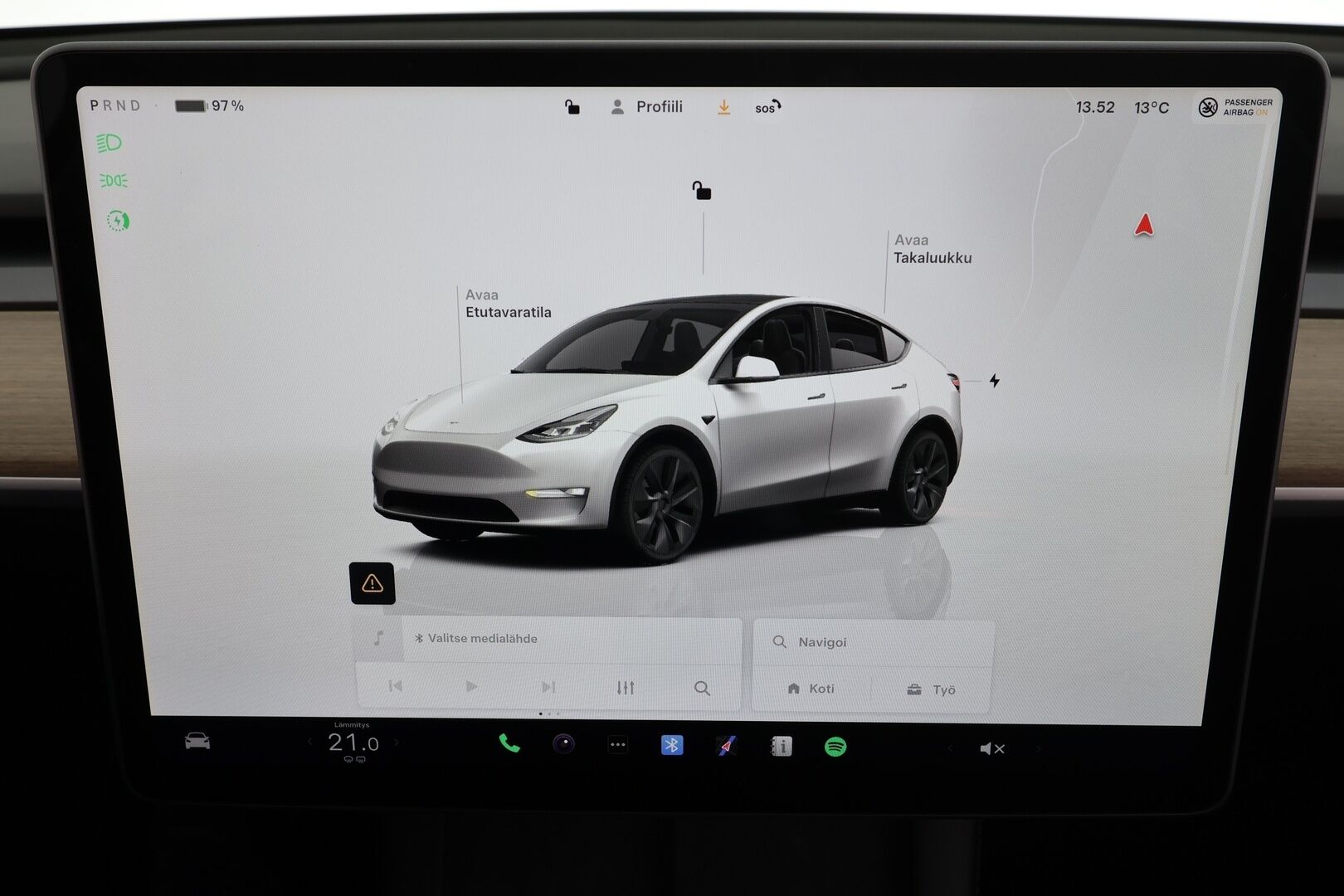 Tesla Model Y 2023 Long Range * Koukku / ILP / ACC / Lasikatto / Matrix-LED / P.Kamera / Muistipenkki / Premium Audio / Navi / Keyless * - Kahdet renkaat - HULLUT JOULUT KORKOTARJOUS 2,49% 