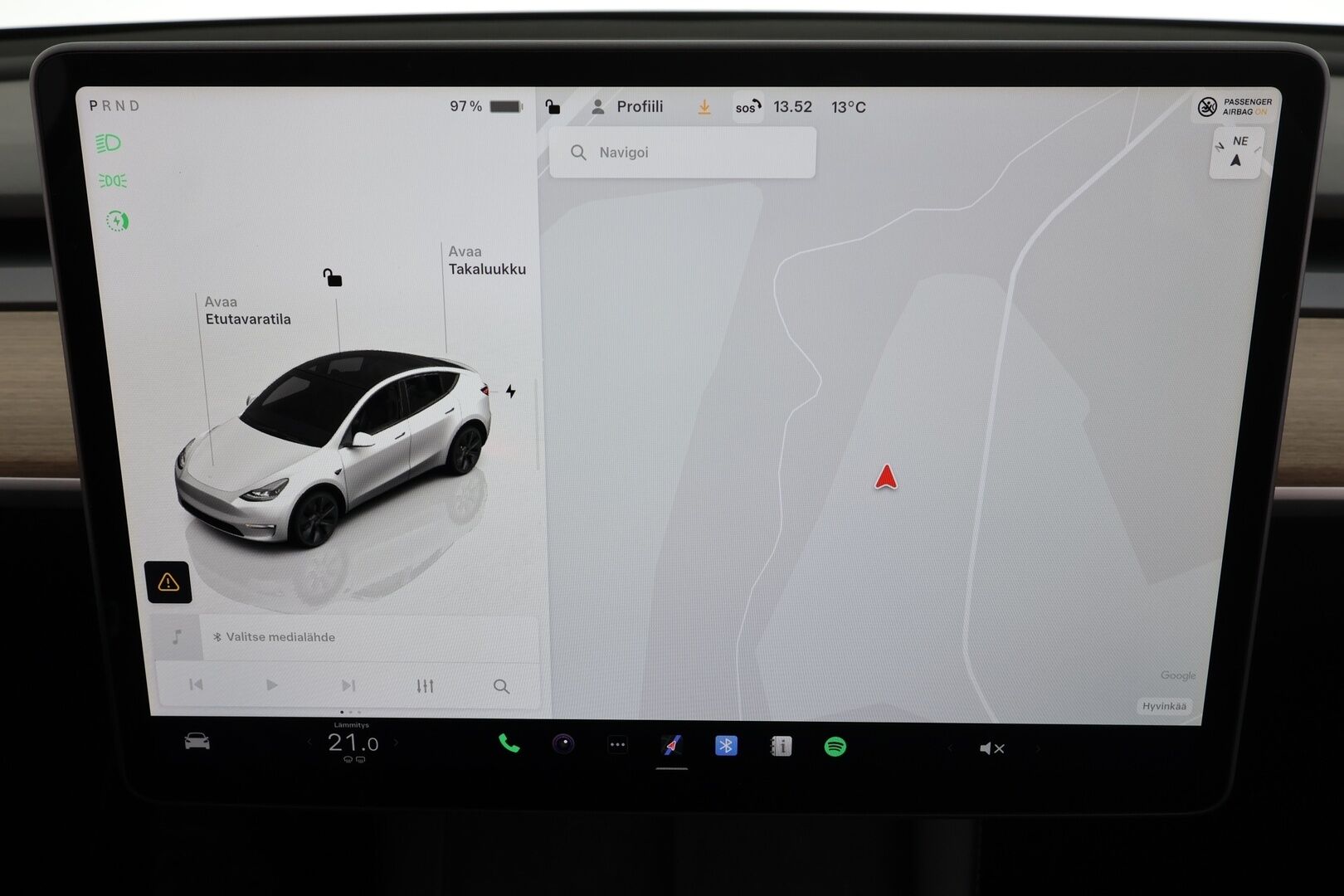 Tesla Model Y 2023 Long Range * Koukku / ILP / ACC / Lasikatto / Matrix-LED / P.Kamera / Muistipenkki / Premium Audio / Navi / Keyless * - Kahdet renkaat - HULLUT JOULUT KORKOTARJOUS 2,49% 