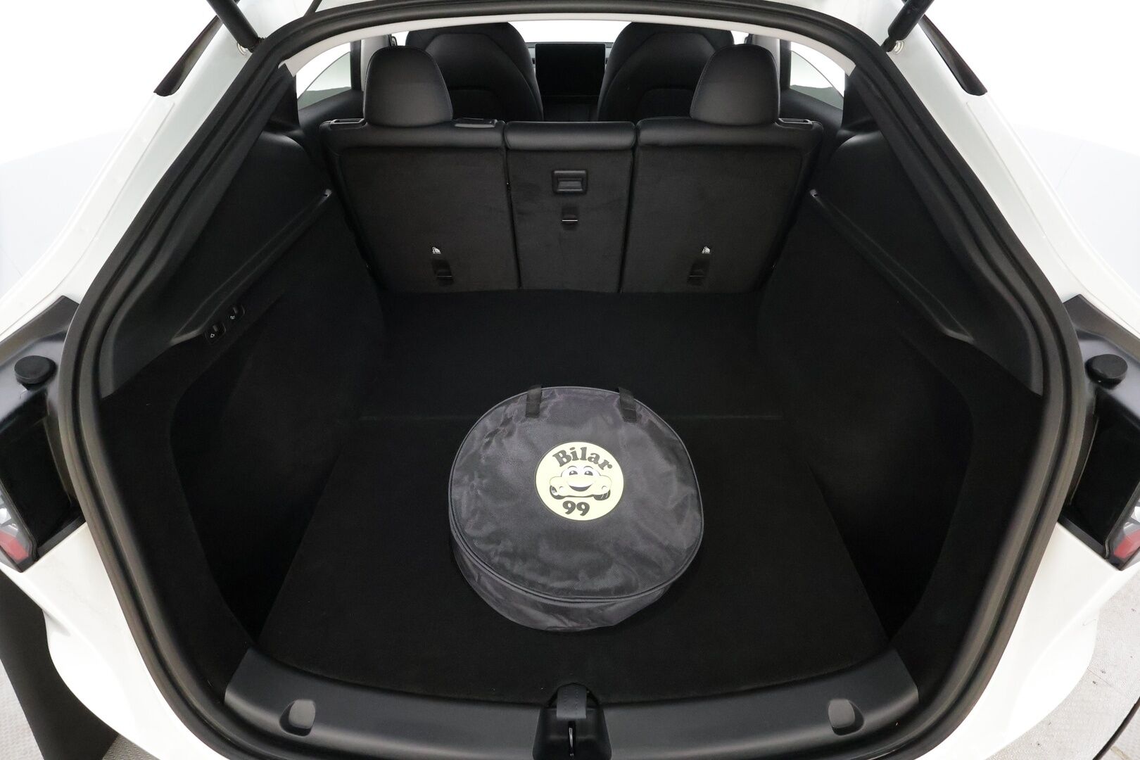 Tesla Model Y 2023 Long Range * Koukku / ILP / ACC / Lasikatto / Matrix-LED / P.Kamera / Muistipenkki / Premium Audio / Navi / Keyless * - Kahdet renkaat - HULLUT JOULUT KORKOTARJOUS 2,49% 