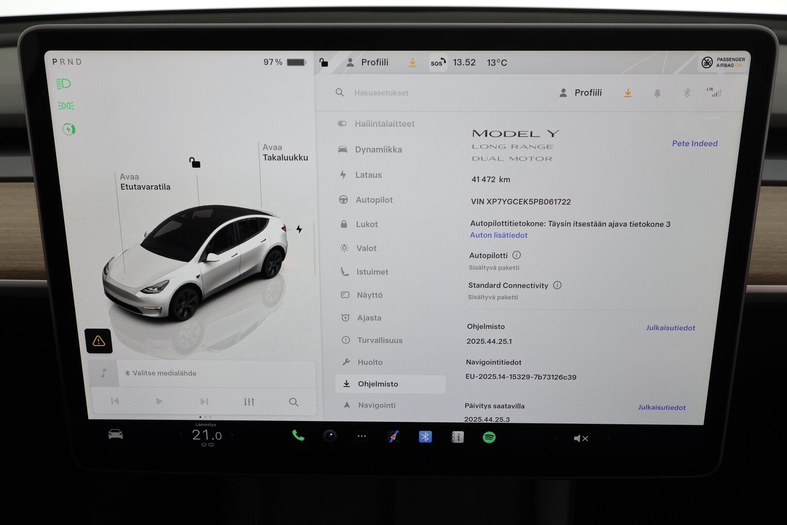 Tesla Model Y 2023 Long Range * Koukku / ILP / ACC / Lasikatto / Matrix-LED / P.Kamera / Muistipenkki / Premium Audio / Navi / Keyless * - Kahdet renkaat - HULLUT JOULUT KORKOTARJOUS 2,49% 