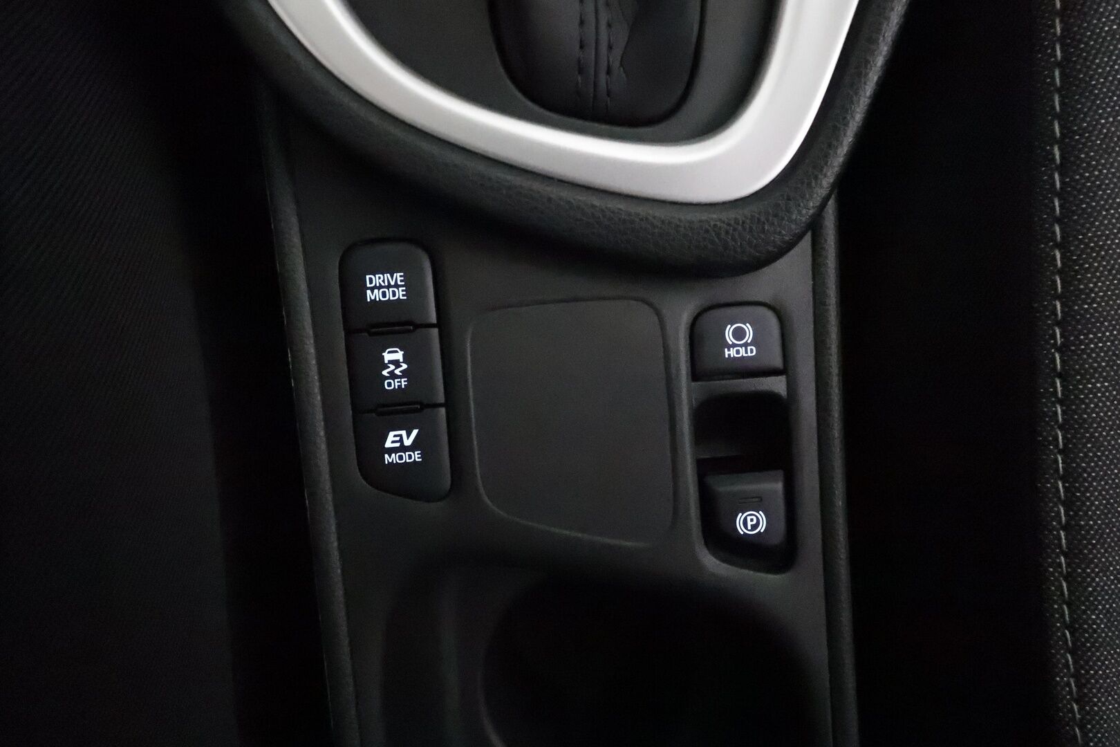 Toyota Yaris 2023 1,5 Hybrid Active Online Edition **Adapt.vakkari / KeylessGo / P.kamera / Navi / Ratinlämmitin / Apple&Android** - 1.Om Suomi-auto / Kahdet renkaat aluvanteilla 