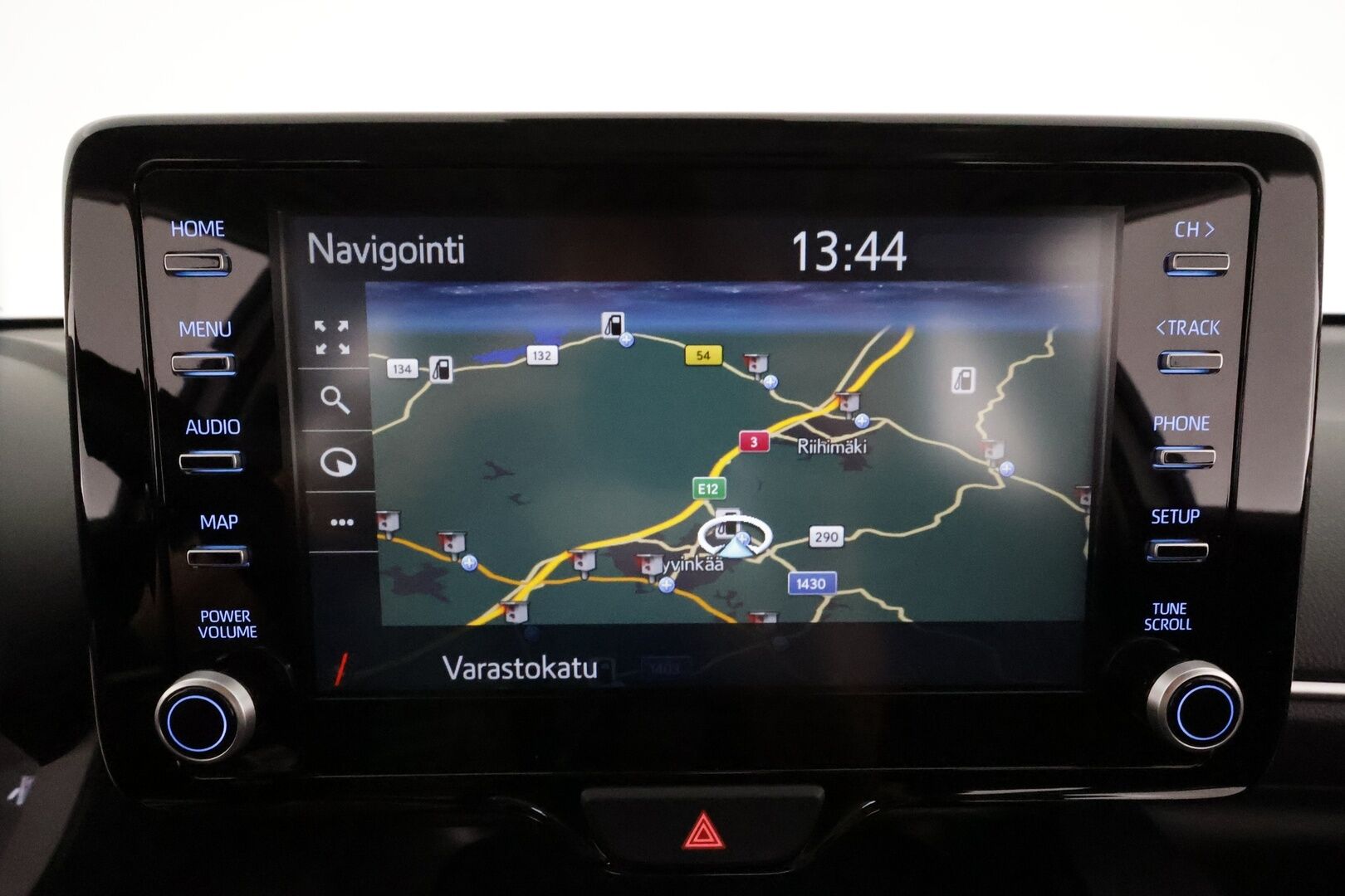 Toyota Yaris 2023 1,5 Hybrid Active Online Edition **Adapt.vakkari / KeylessGo / P.kamera / Navi / Ratinlämmitin / Apple&Android** - 1.Om Suomi-auto / Kahdet renkaat aluvanteilla 