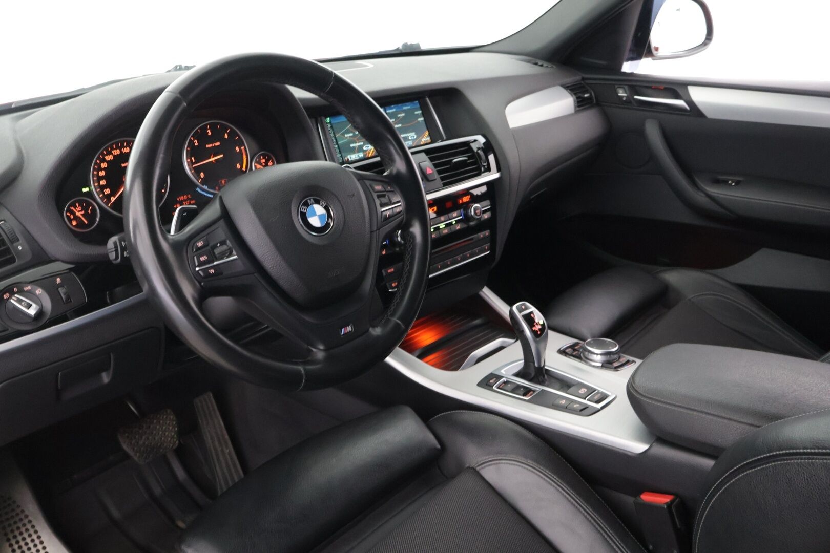 BMW X4 2015 M-Sport F26 xDrive35d A Business *Suomi-auto / Adaptiiviset ajovalot / Muistipenkki / Webasto / Prof.Navi / Puolinahkasisusta* - *Harvinainen Suomiauto / Todella kattavasti varusteltu / Hyvin pidetty&merkkihuollettu!*