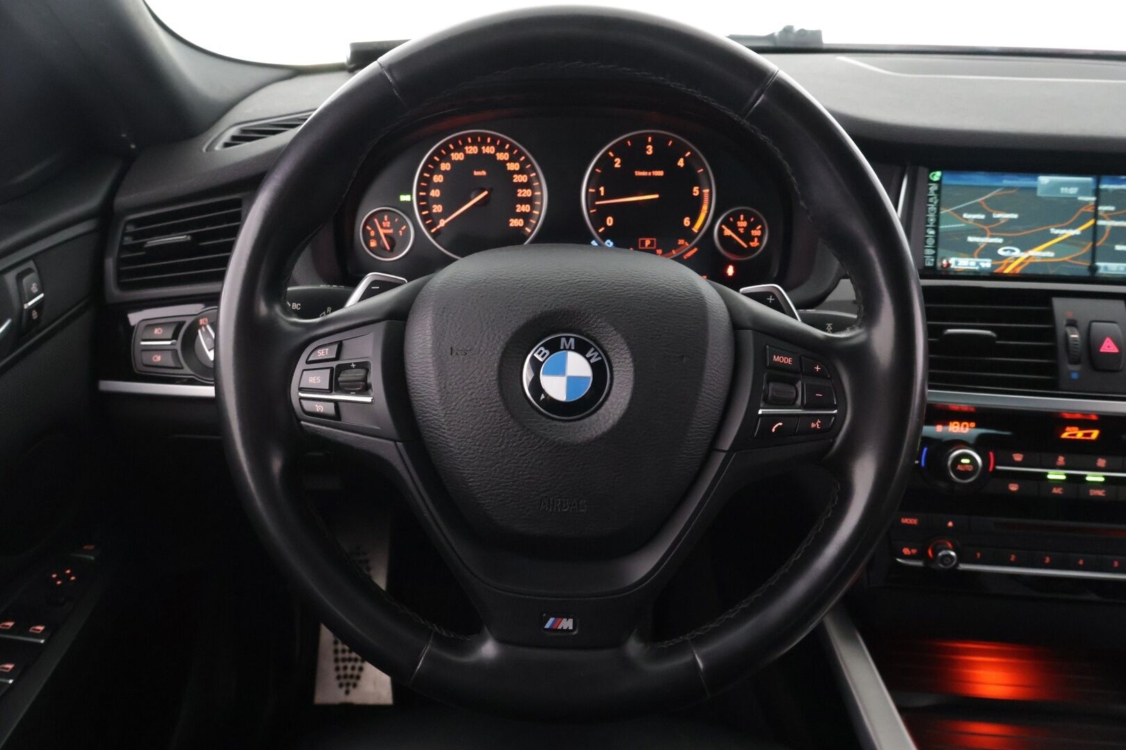 BMW X4 2015 M-Sport F26 xDrive35d A Business *Suomi-auto / Adaptiiviset ajovalot / Muistipenkki / Webasto / Prof.Navi / Puolinahkasisusta* - *Harvinainen Suomiauto / Todella kattavasti varusteltu / Hyvin pidetty&merkkihuollettu!*