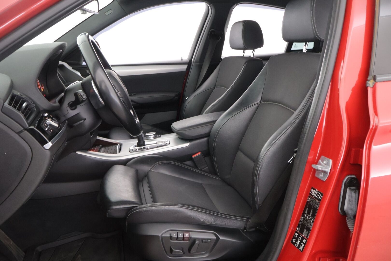 BMW X4 2015 M-Sport F26 xDrive35d A Business *Suomi-auto / Adaptiiviset ajovalot / Muistipenkki / Webasto / Prof.Navi / Puolinahkasisusta* - *Harvinainen Suomiauto / Todella kattavasti varusteltu / Hyvin pidetty&merkkihuollettu!*