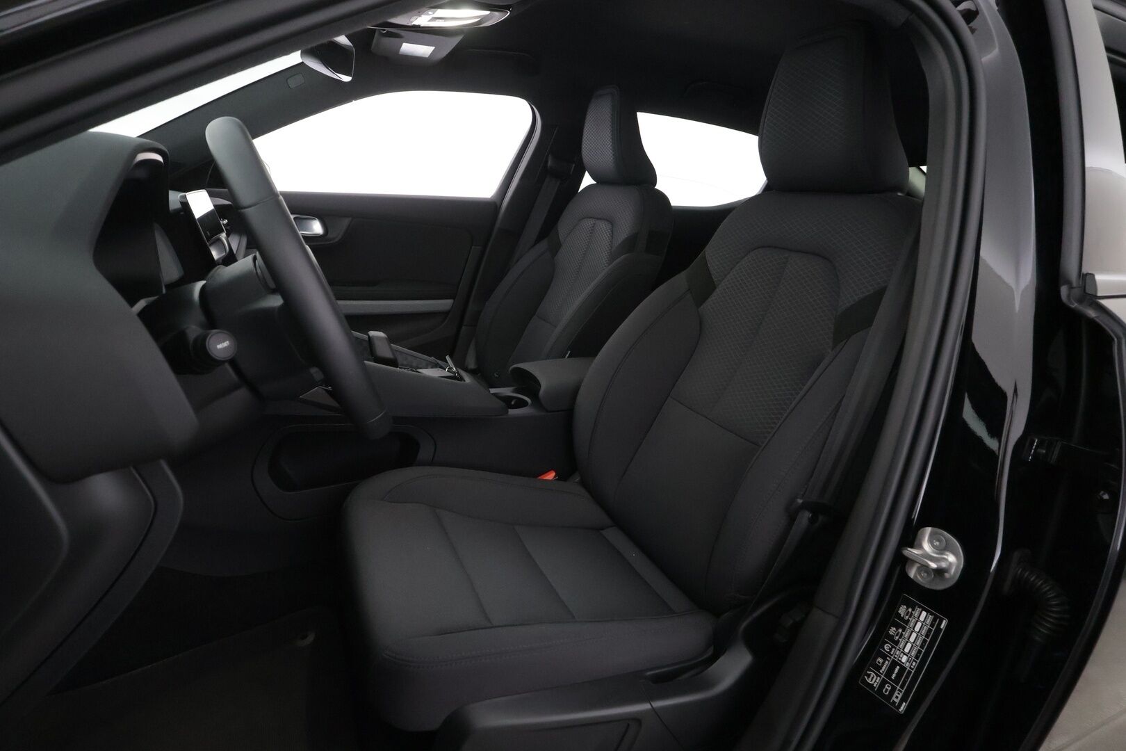 Polestar 2 2024 Long range Dual motor, 310kW, 82kWh - | Pilot assist | Pixel-LED | 360-Kamera | High Performance Audio | Muistipenkki | Keyless | Apple&Android | Suomi-auto | Merkkihuollettu | Kahdet Renkaat |