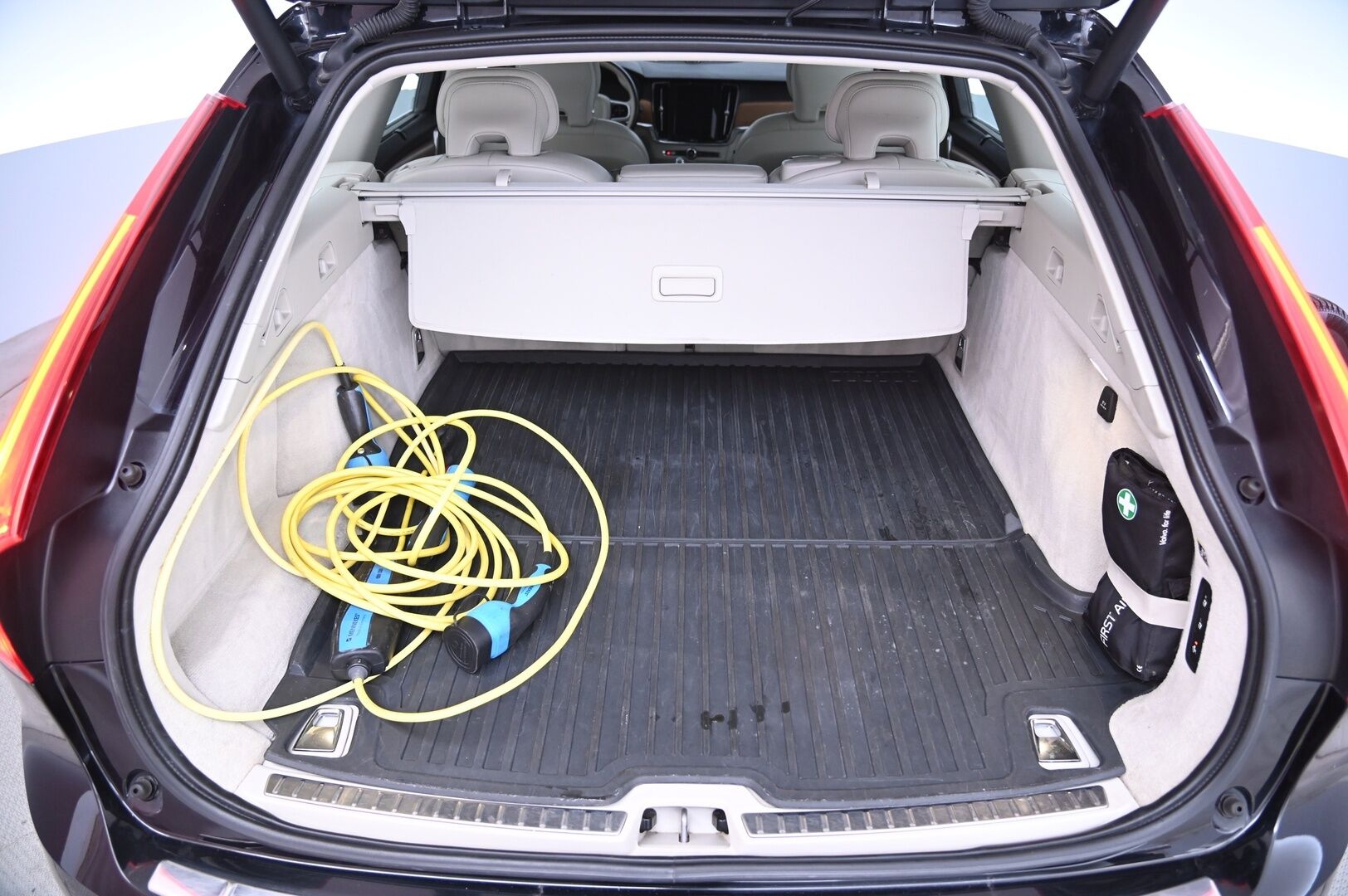 Volvo V90 2019 T8 AWD Inscription aut - Ilmastoidut & Hierovat Nahat | Webasto | Bowers & Wilkings | BLIS | Muistipenkit | ACC | Panorama | Koukku | S-Luukku | 360 Kamera | HUIPPU VARUSTEET