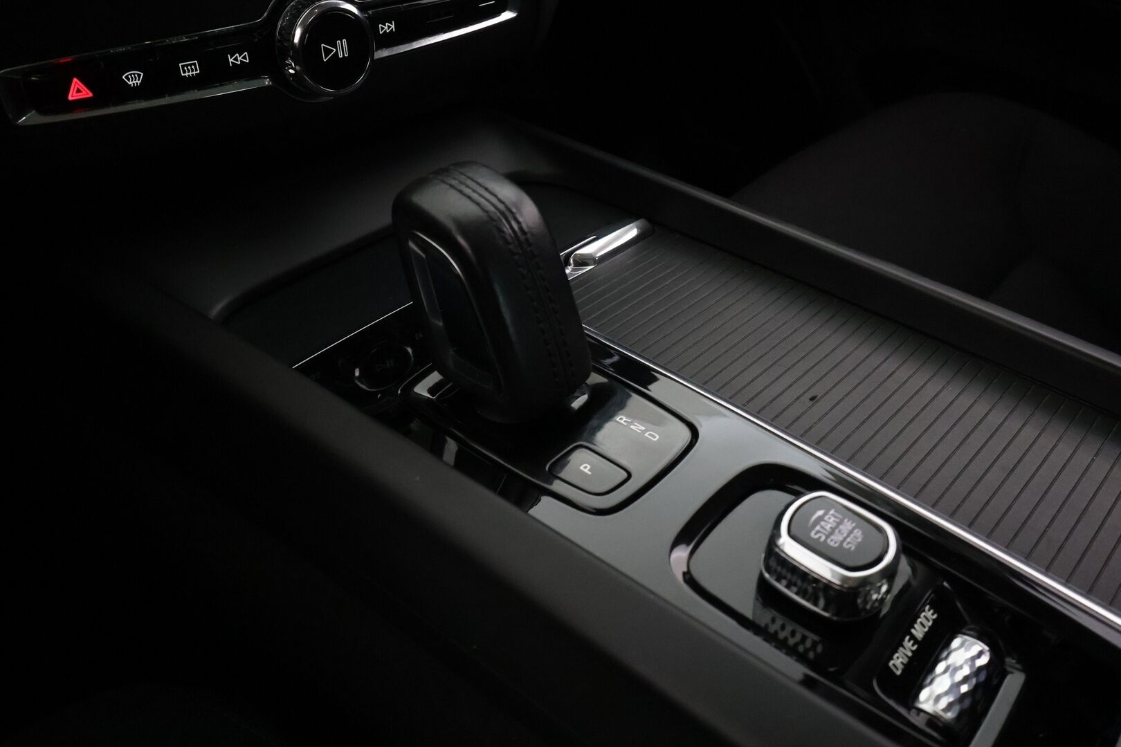 Volvo XC60 2020 T8 TwE AWD Momentum - | ACC | Koukku | Webasto | Full-LED | 360-kamera | Osasähköt | HUD | Panorama | High Performance audio | Merkkihuollettu | Kahdet Renkaat |