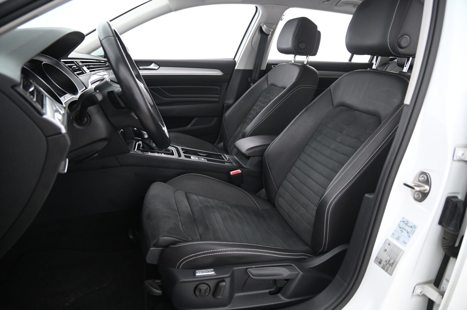 Volkswagen Passat 2021 13 kWh, Variant GTE-Plug-In Hybrid 160kW *Webasto / Acc / P.kamera / Navi / S.Kontti* - 2xRenkaat / Kaukovaloautomatiikka / Koukku