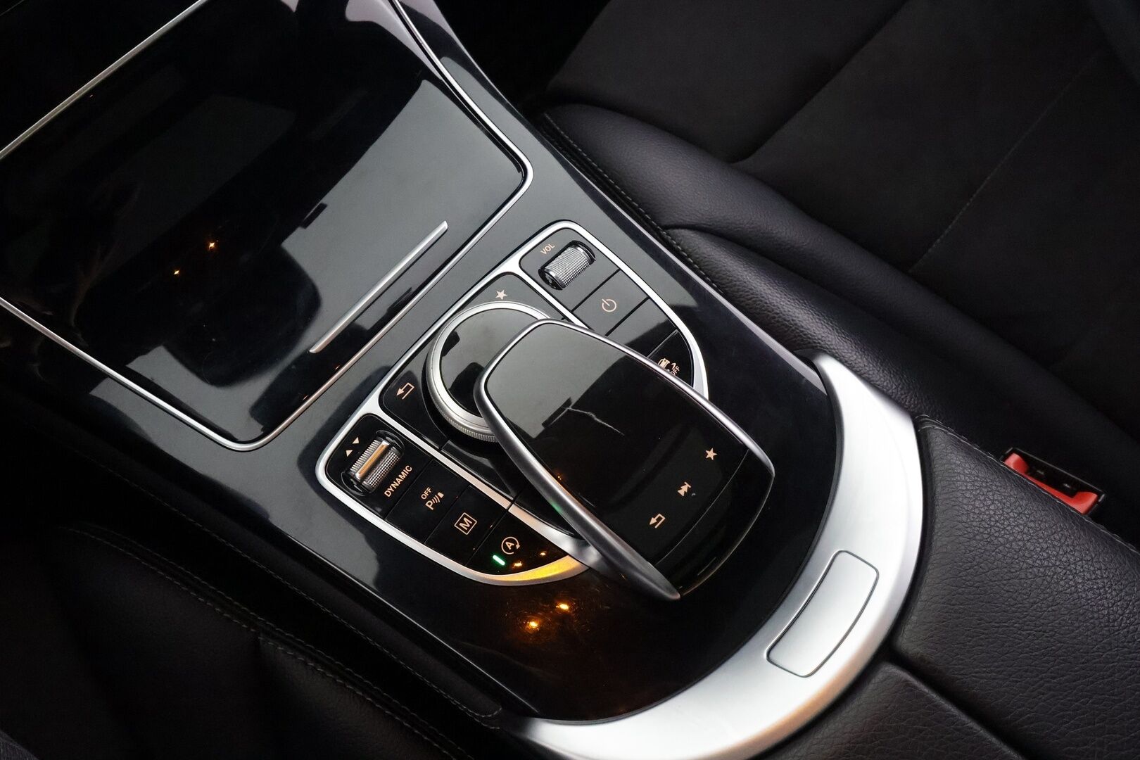 Mercedes-Benz GLC 2018 220 d 4Matic A Premium Business AMG * Vakkari / Panorama / Webasto / Koukku / P.tutkat / Puolisähköt sporttipenkit * - Kahdet renkaat