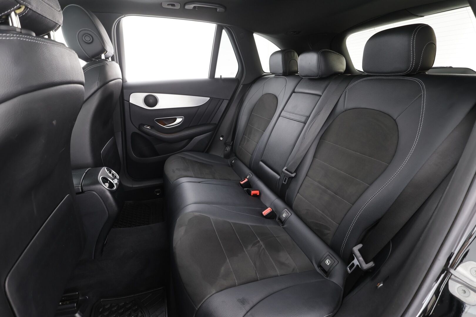 Mercedes-Benz GLC 2018 220 d 4Matic A Premium Business AMG *Vakkari / Panorama / Webasto / Koukku / P.tutkat / Puolisähköt sporttipenkit* - KATSO HUOKEA HINTA! / Kahdet OEM vanteet / AMG Ulko ja-Sisä / Hyvät varusteet