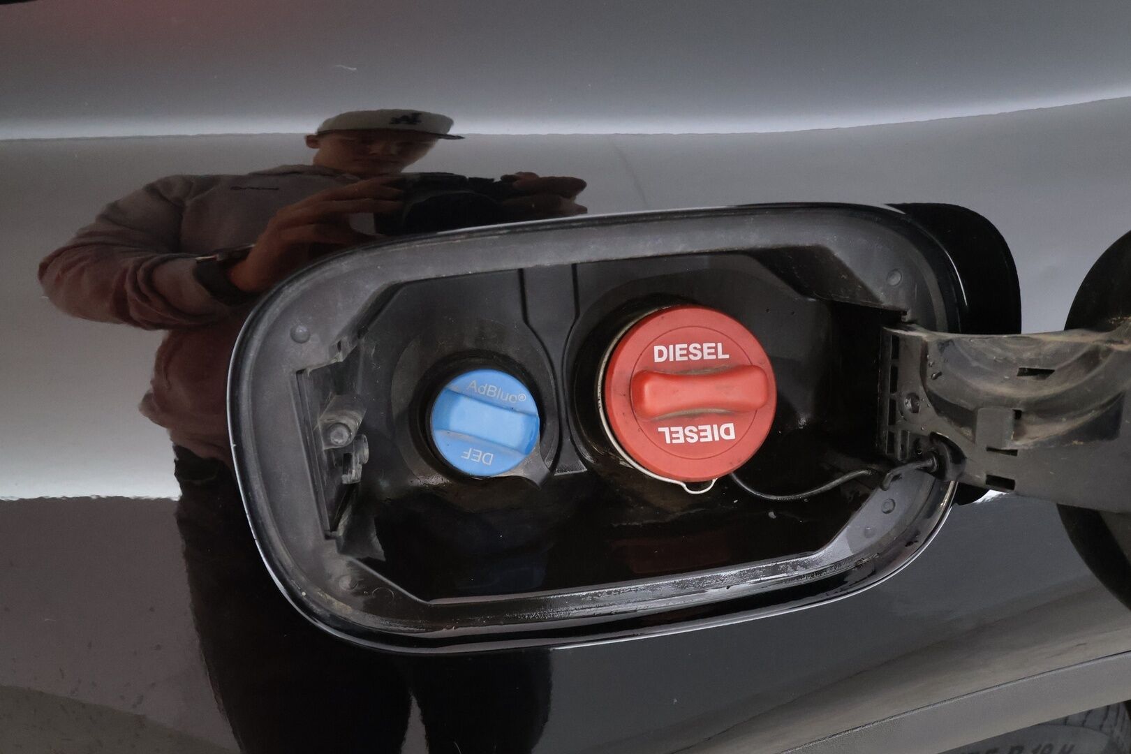 Mercedes-Benz GLC 2018 220 d 4Matic A Premium Business AMG *Vakkari / Panorama / Webasto / Koukku / P.tutkat / Puolisähköt sporttipenkit* - KATSO HUOKEA HINTA! / Kahdet OEM vanteet / AMG Ulko ja-Sisä / Hyvät varusteet