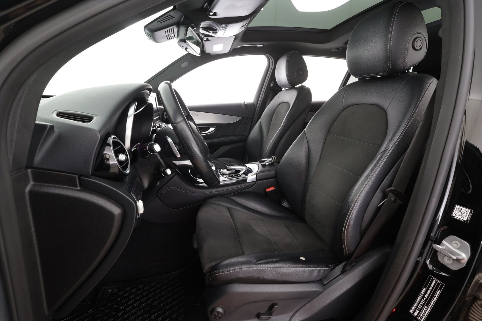 Mercedes-Benz GLC 2018 220 d 4Matic A Premium Business AMG * Vakkari / Panorama / Webasto / Koukku / P.tutkat / Puolisähköt sporttipenkit * - Kahdet renkaat