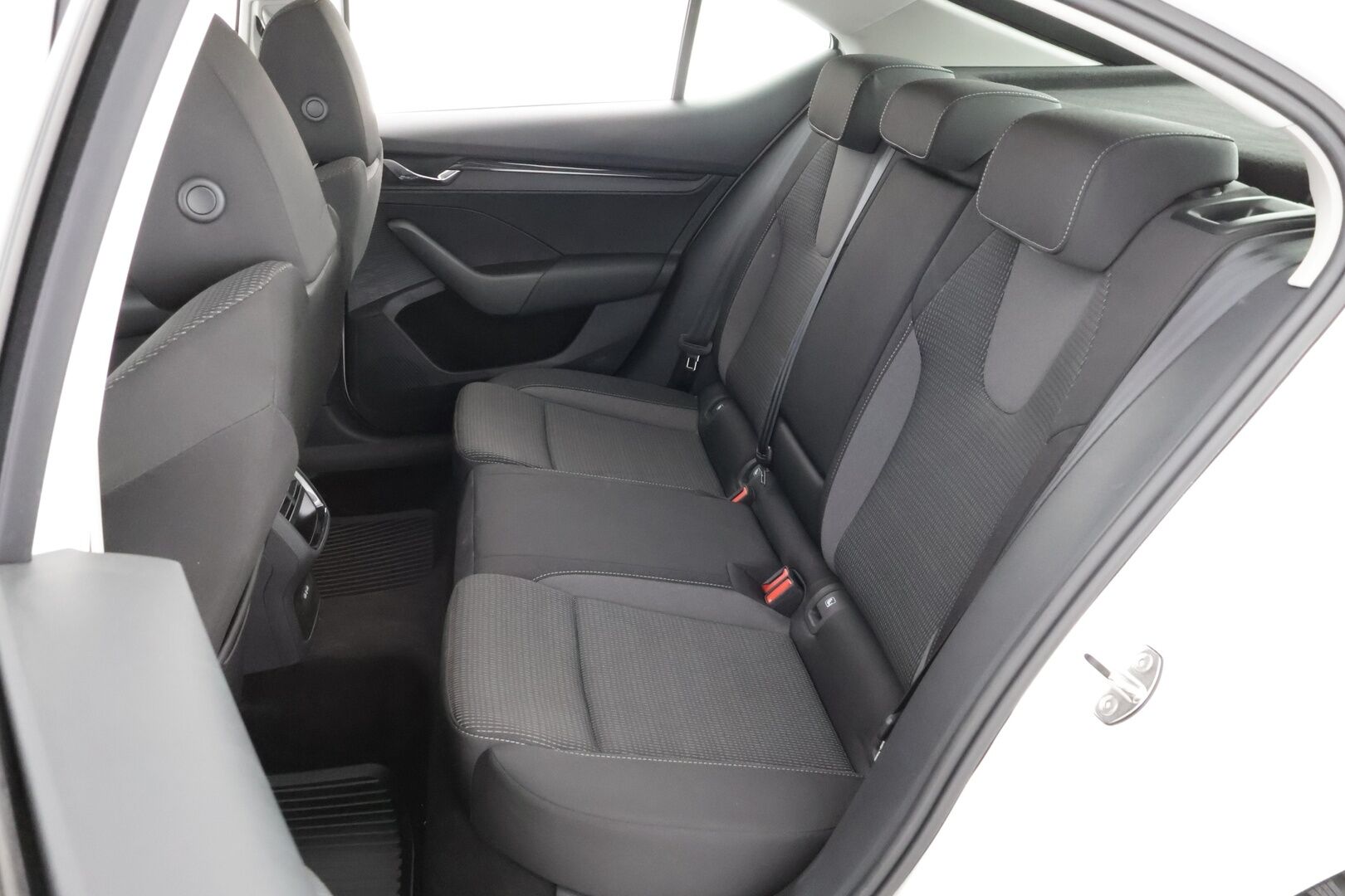 Skoda Octavia 2024 1.0 TSI Ambition * Suomiauto / Digimittari / Lohko & Sisäpistoke / Adapt.LED / Apple&Android / Vähän ajettu! - Facelift / Katso hinta / Juuri tullut Tampereelle!