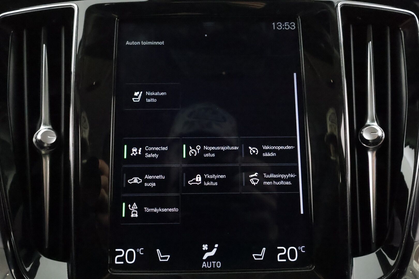 Volvo V60 2019 D3 Momentum aut - | Webasto | Koukku | ACC | LED | P.Tutkat | Navi | Kaistavahti | Digimittaristo | HP Audio | Kahdet renkaat |