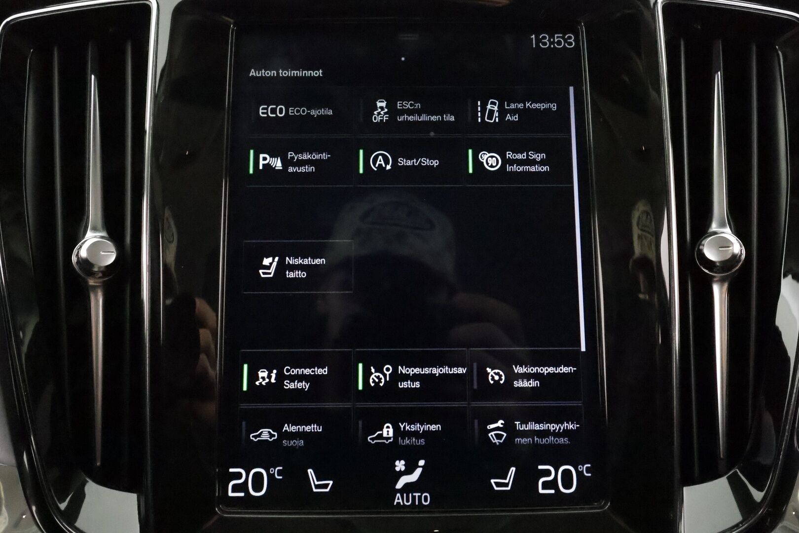 Volvo V60 2019 D3 Momentum aut - | Webasto | Koukku | ACC | LED | P.Tutkat | Navi | Kaistavahti | Digimittaristo | HP Audio | Kahdet renkaat |