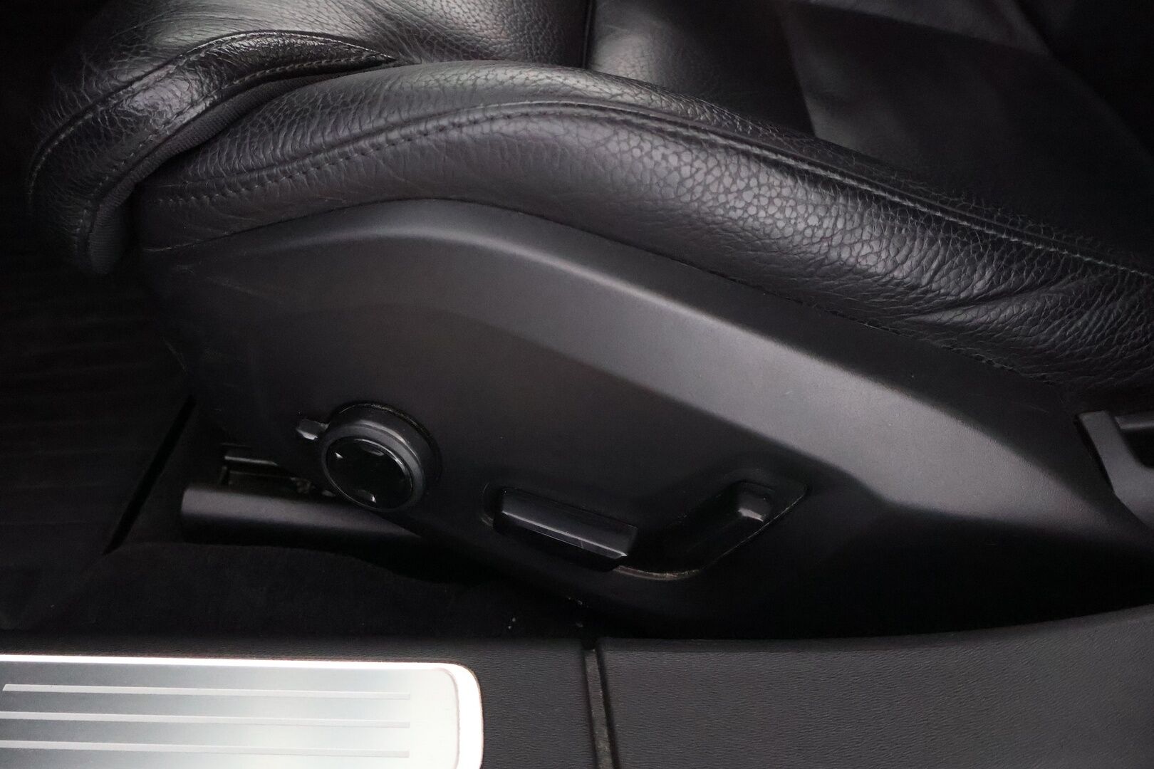 Volvo V90 2020 T8 TwE AWD Inscription aut * Webasto / Adapt.Vakkari / Nahkasisusta / Vetokoukku / Ratinlämmitys / Muistipenkki - Jakopää hiljattain tehty / Hyvin huollettu / Akku kuntotarkastettu