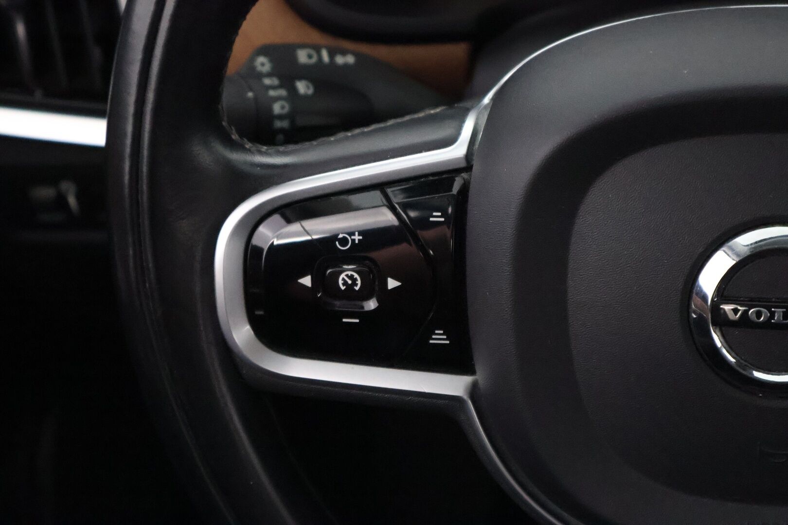 Volvo V90 2020 T8 TwE AWD Inscription aut * Webasto / Adapt.Vakkari / Nahkasisusta / Vetokoukku / Ratinlämmitys / Muistipenkki - Jakopää hiljattain tehty / Hyvin huollettu / Akku kuntotarkastettu