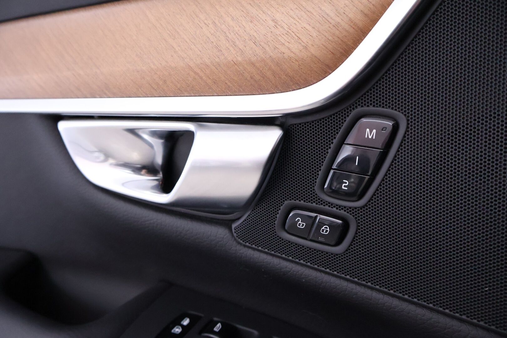 Volvo V90 2020 T8 TwE AWD Inscription aut * Webasto / Adapt.Vakkari / Nahkasisusta / Vetokoukku / Ratinlämmitys / Muistipenkki - Jakopää hiljattain tehty / Hyvin huollettu / Akku kuntotarkastettu
