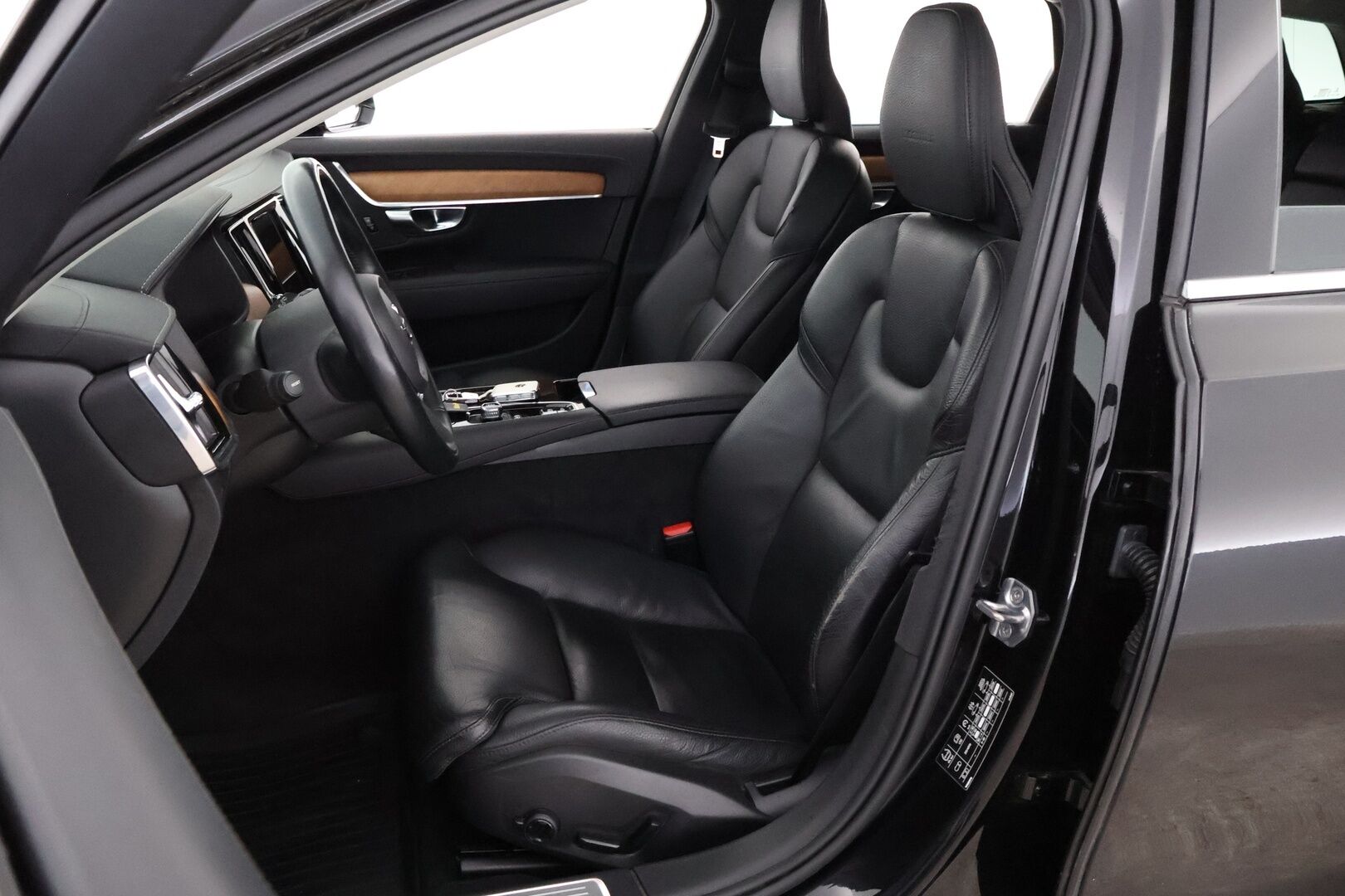Volvo V90 2020 T8 TwE AWD Inscription aut * Webasto / Adapt.Vakkari / Nahkasisusta / Vetokoukku / Ratinlämmitys / Muistipenkki - Jakopää hiljattain tehty / Hyvin huollettu / Akku kuntotarkastettu