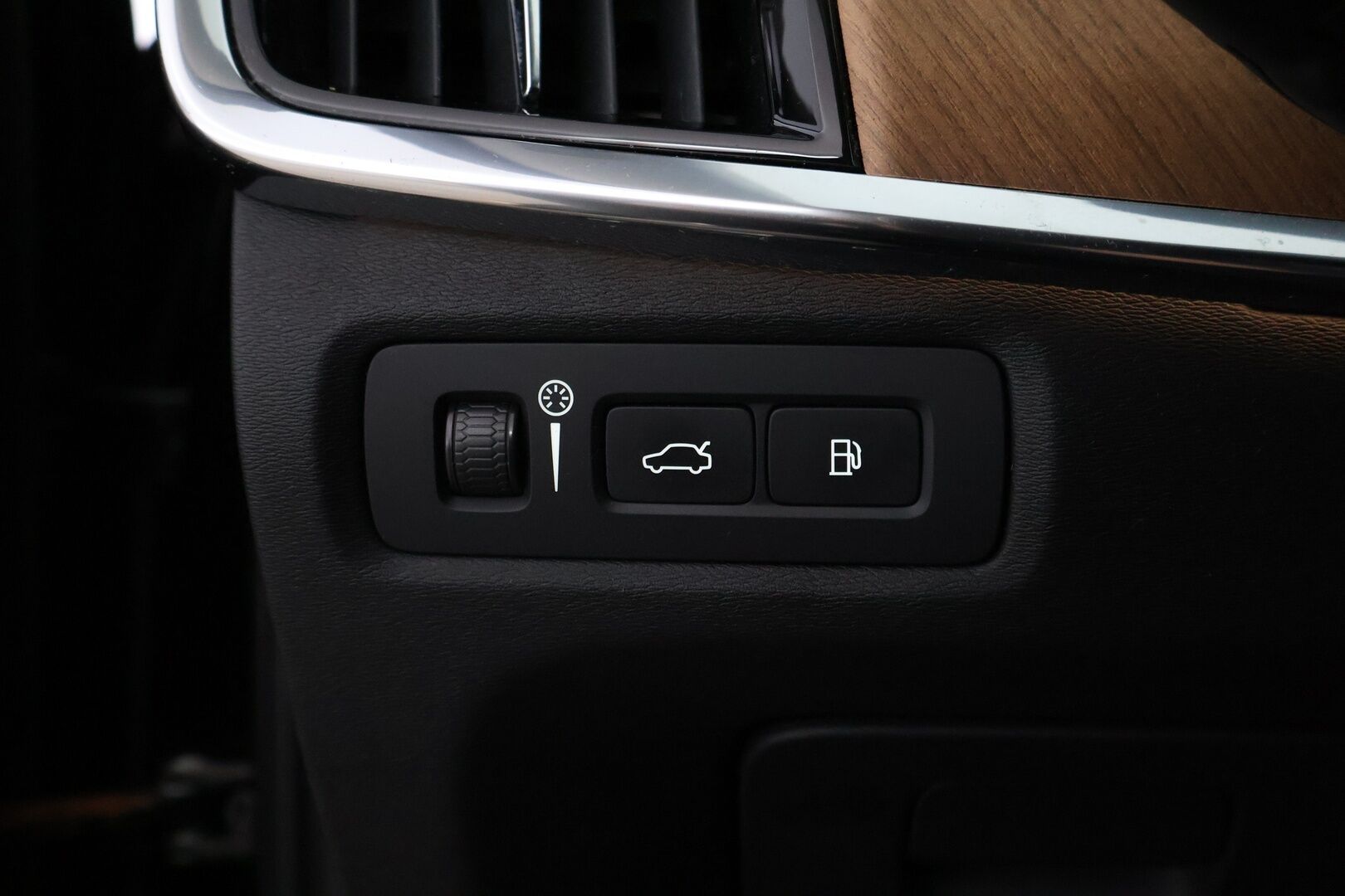Volvo V90 2020 T8 TwE AWD Inscription aut * Webasto / Adapt.Vakkari / Nahkasisusta / Vetokoukku / Ratinlämmitys / Muistipenkki - Jakopää hiljattain tehty / Hyvin huollettu / Akku kuntotarkastettu