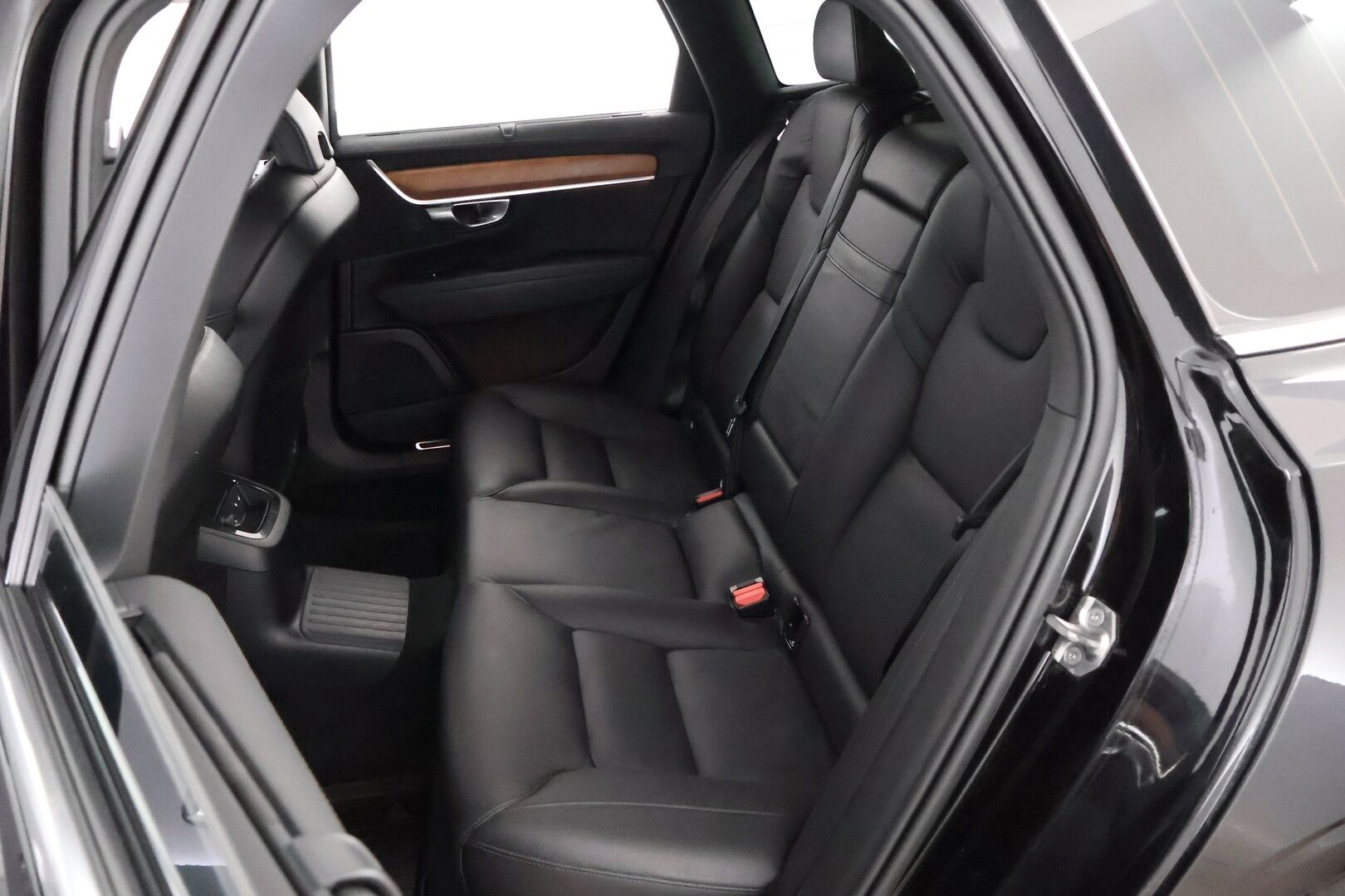 Volvo V90 2020 T8 TwE AWD Inscription aut * Webasto / Adapt.Vakkari / Nahkasisusta / Vetokoukku / Ratinlämmitys / Muistipenkki - Jakopää hiljattain tehty / Hyvin huollettu / Akku kuntotarkastettu