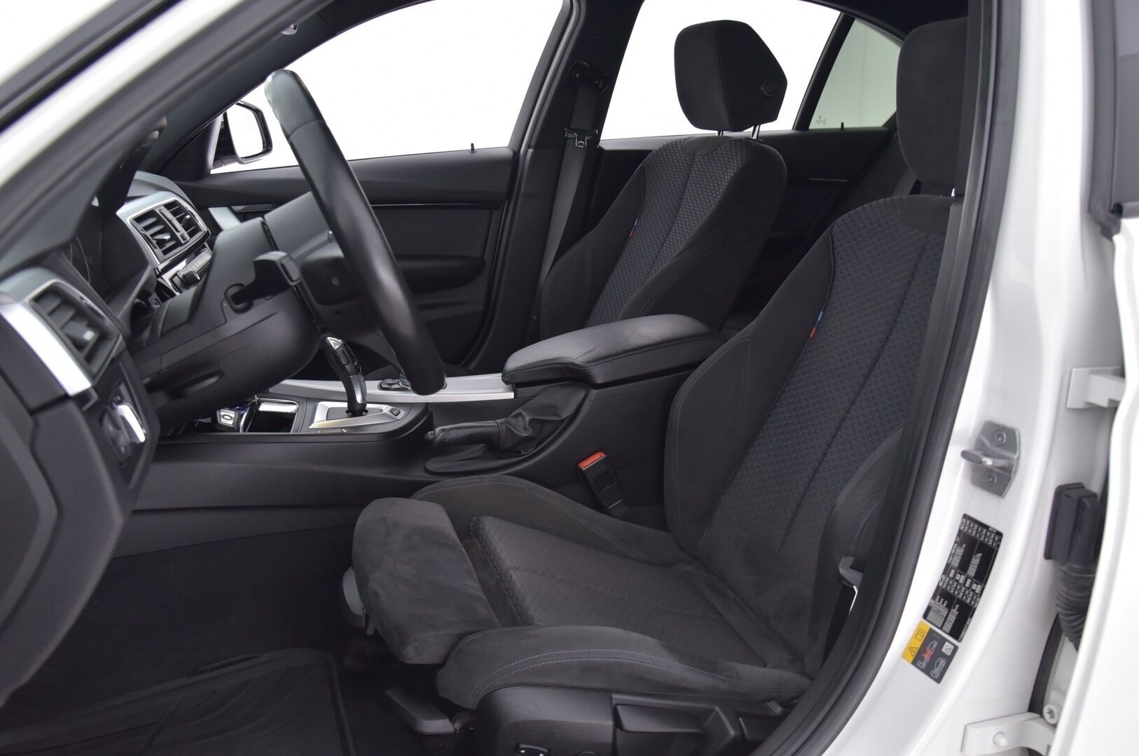 BMW 330 2016 F30 Sedan 330e A M Sport *Adapt. vakkari / Proffa navi / Sport-penkit* - Tulossa Myyntiin !