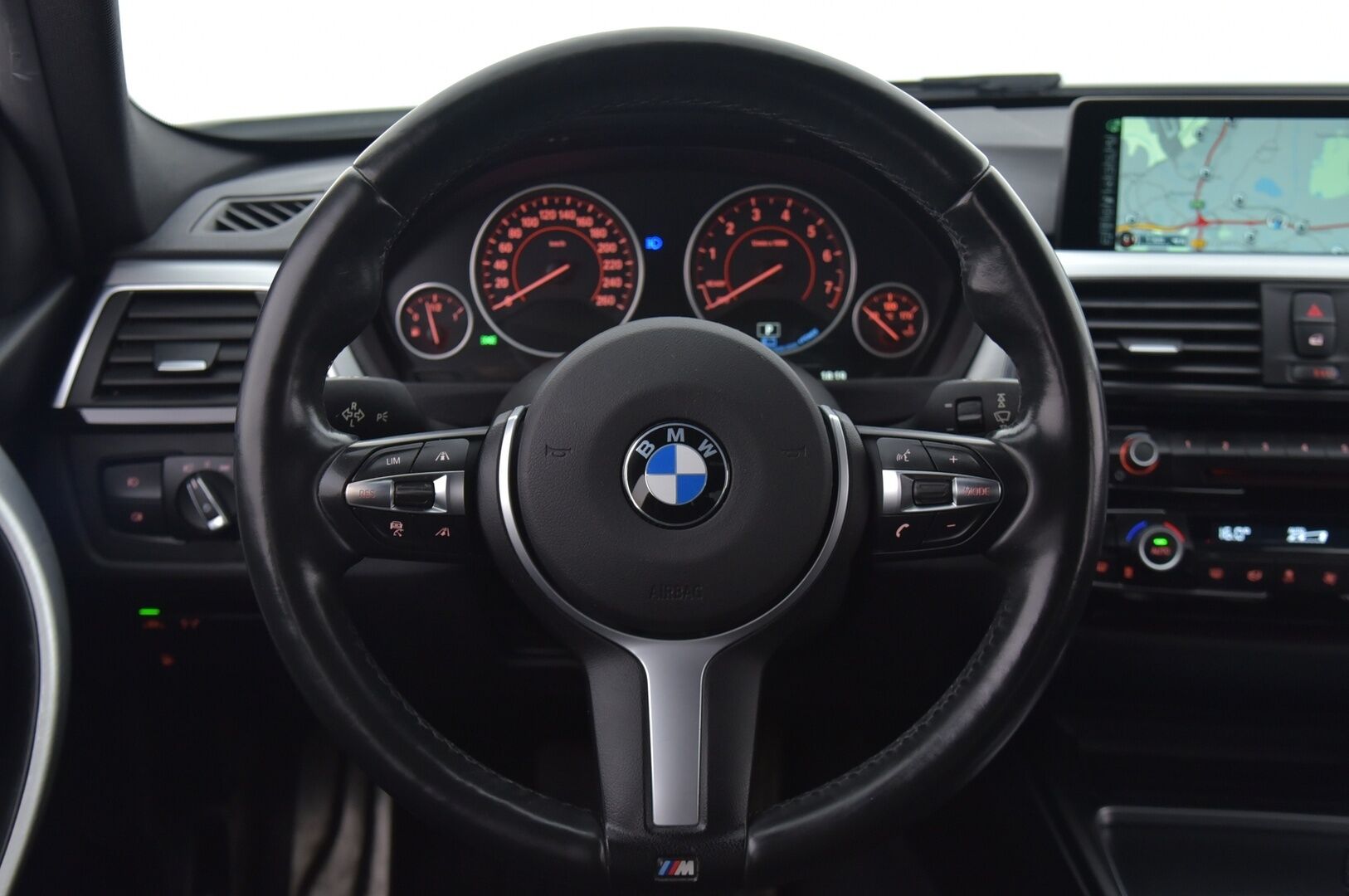 BMW 330 2016 F30 Sedan 330e A M Sport *Adapt. vakkari / Proffa navi / Sport-penkit* - Tulossa Myyntiin !