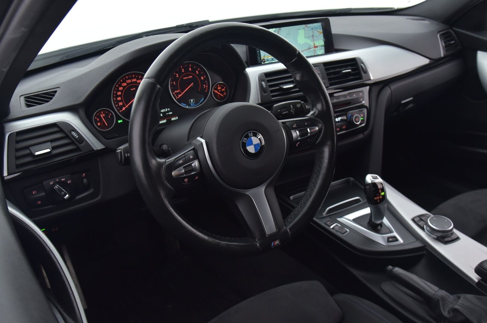 BMW 330 2016 F30 Sedan 330e A M Sport *Adapt. vakkari / Proffa navi / Sport-penkit* - Tulossa Myyntiin !