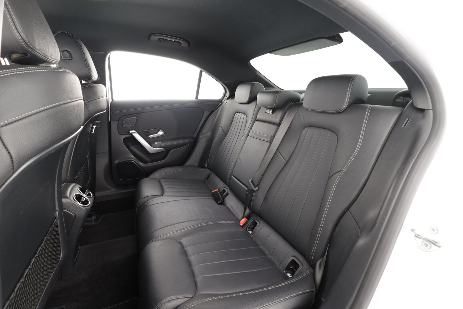 Mercedes-Benz A 2019 250e A sedan Business Style EQ Power * Distronic + / Multibeam / Sporttinahat Muistilla / 360° / HUD / Navi / Keyless * - Akku kuntotarkastettu SoH 95,9% / Kahdet renkaat aluvanteilla - HULLUT AVAJAISHULINAT KORKOTARJOUS 3,29 %