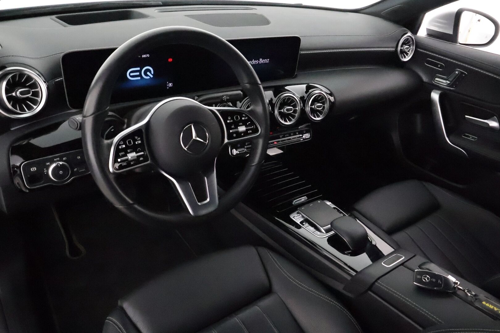 Mercedes-Benz A 2019 250 e A sedan Business Style EQ Power *Distronic + / Multibeam / Sporttinahat Muistilla / 360° / HUD / Navi / Keyless* - Kahdet Renkaat