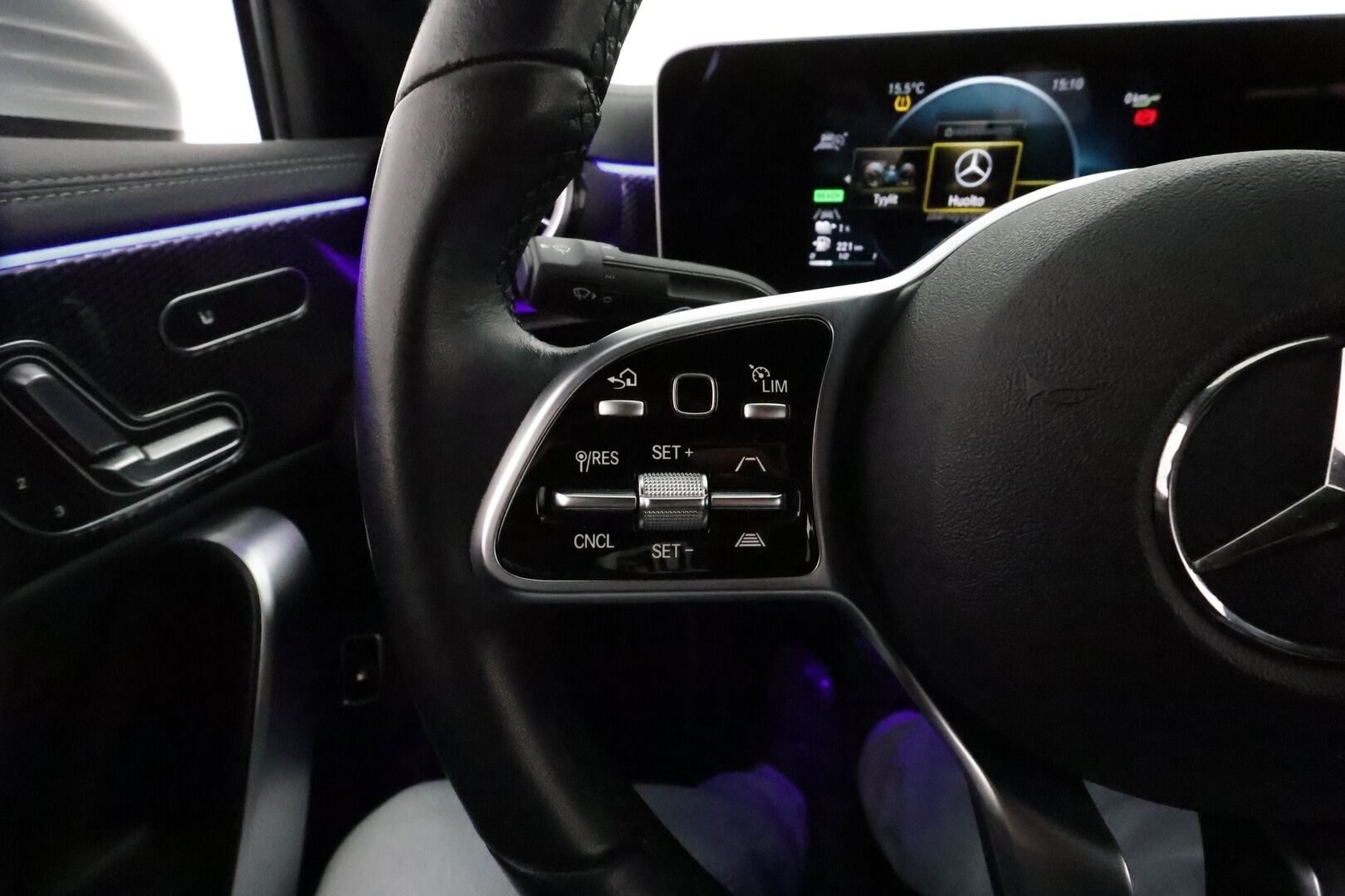 Mercedes-Benz A 2019 250 e A sedan Business Style EQ Power *Distronic + / Multibeam / Sporttinahat Muistilla / 360° / HUD / Navi / Keyless* - Kahdet Renkaat