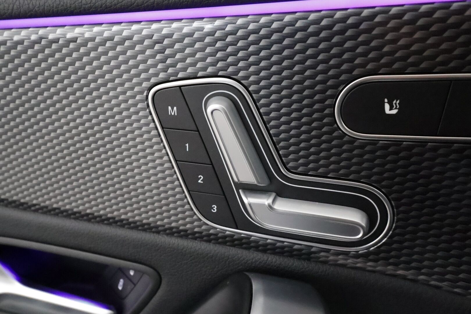 Mercedes-Benz A 2019 250 e A sedan Business Style EQ Power *Distronic + / Multibeam / Sporttinahat Muistilla / 360° / HUD / Navi / Keyless* - Akku kuntotarkastettu SoH 96,1% / Kahdet Renkaat - Osta nyt, maksa vasta ensi vuonna