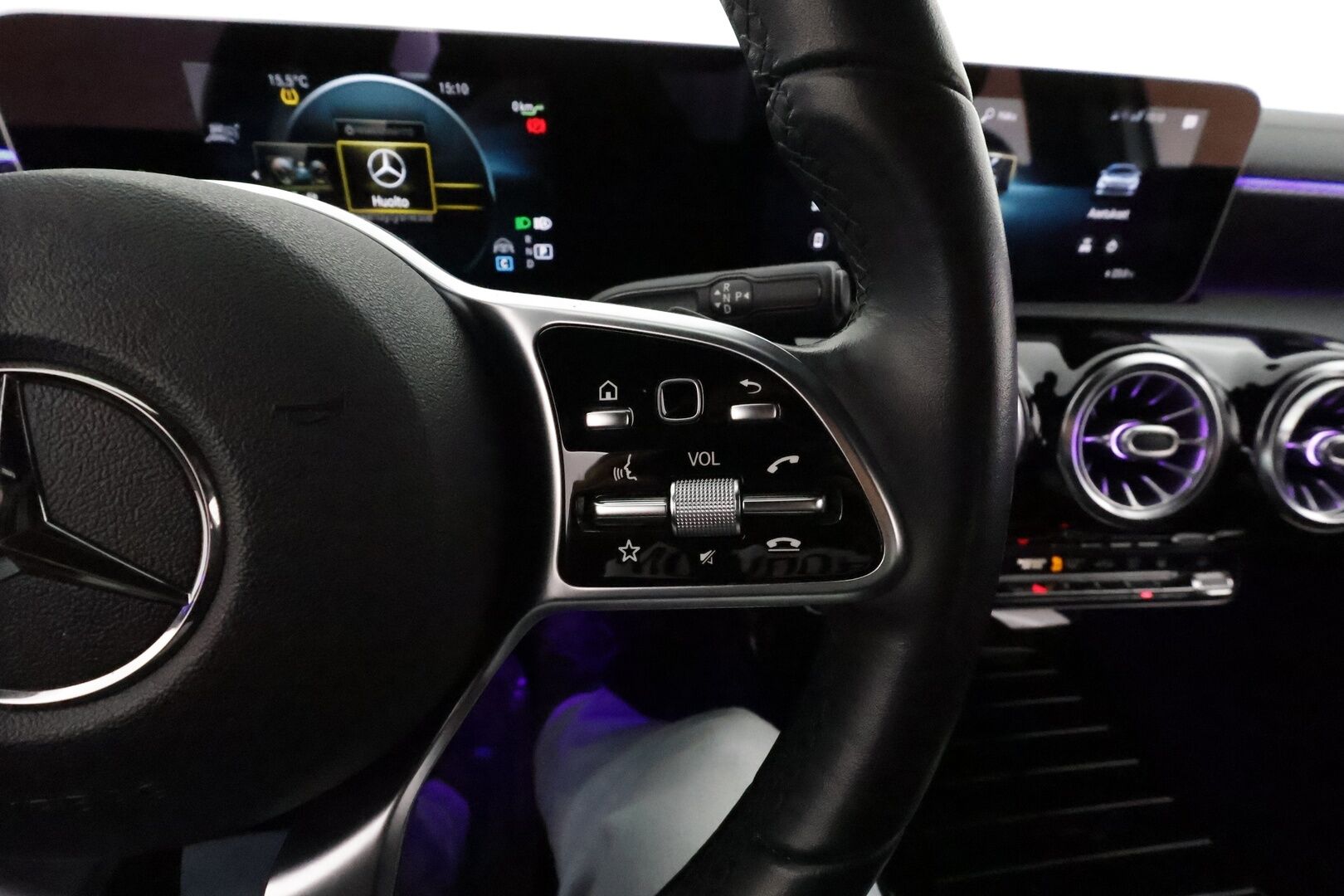 Mercedes-Benz A 2019 250 e A sedan Business Style EQ Power *Distronic + / Multibeam / Sporttinahat Muistilla / 360° / HUD / Navi / Keyless* - Kahdet Renkaat