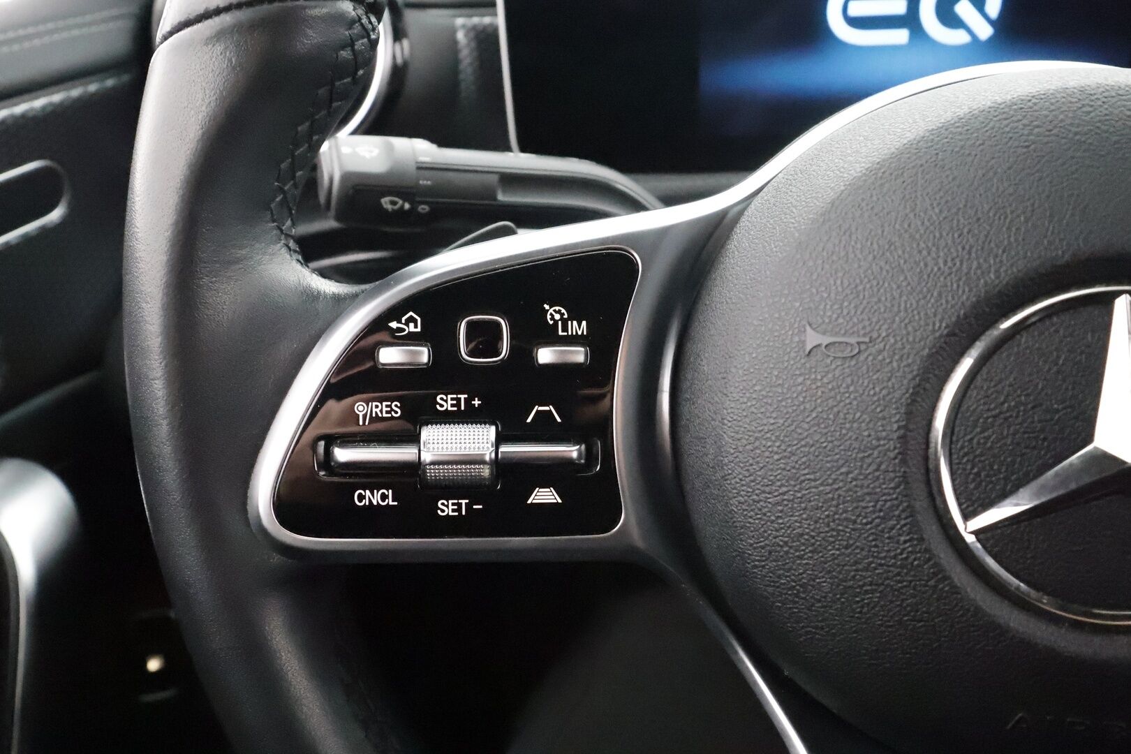 Mercedes-Benz A 2019 250e A sedan Business Style EQ Power * Distronic + / Multibeam / Sporttinahat Muistilla / 360° / HUD / Navi / Keyless * - Akku kuntotarkastettu SoH 95,9% / Kahdet renkaat aluvanteilla - HULLUT AVAJAISHULINAT KORKOTARJOUS 3,29 %