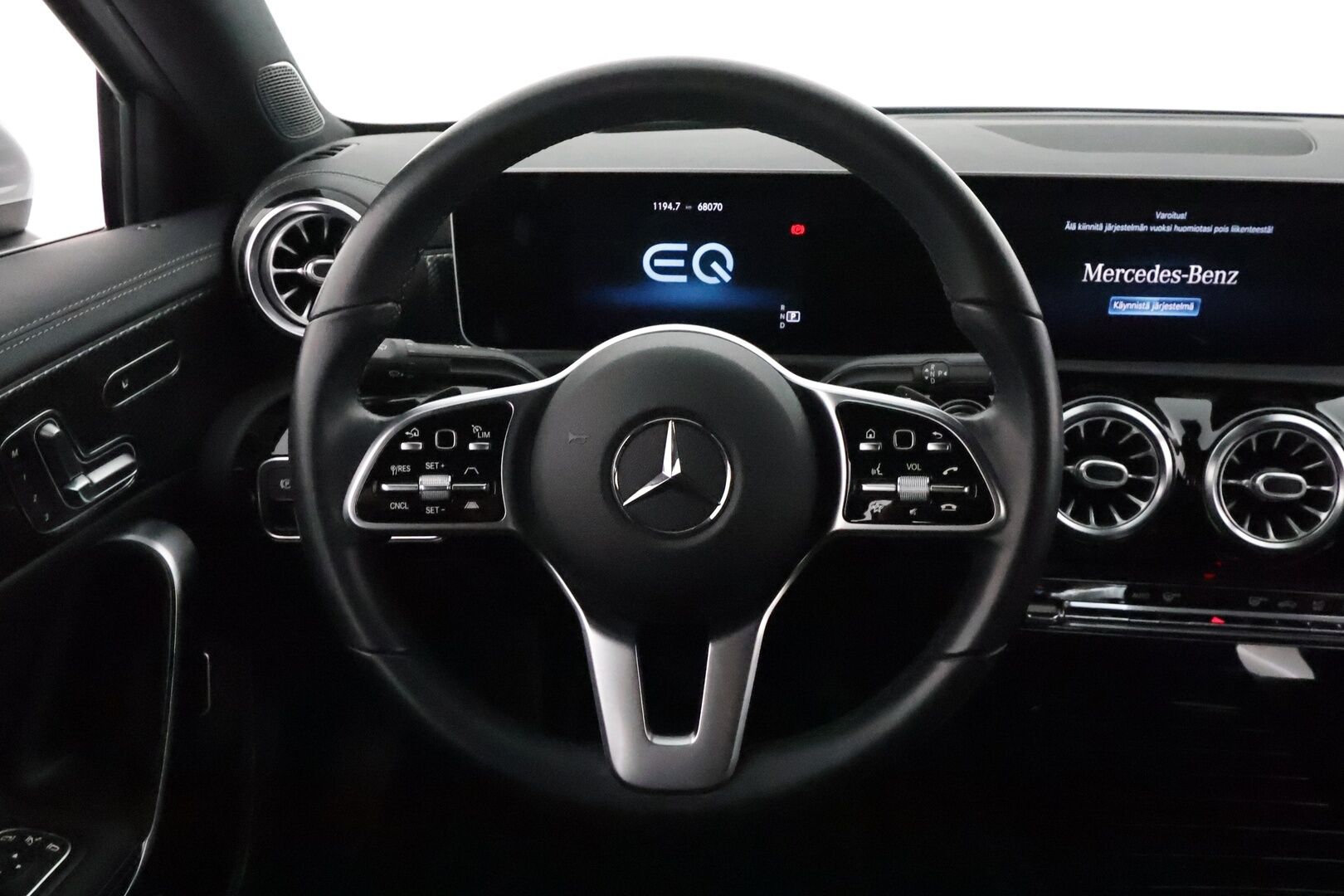 Mercedes-Benz A 2019 250 e A sedan Business Style EQ Power *Distronic + / Multibeam / Sporttinahat Muistilla / 360° / HUD / Navi / Keyless* - Kahdet Renkaat