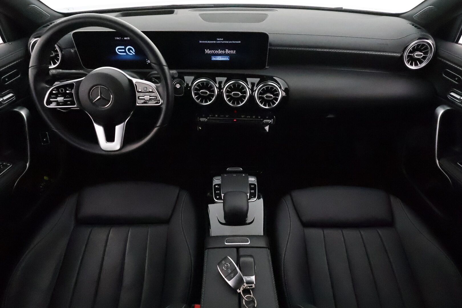 Mercedes-Benz A 2019 250 e A sedan Business Style EQ Power *Distronic + / Multibeam / Sporttinahat Muistilla / 360° / HUD / Navi / Keyless* - Kahdet Renkaat