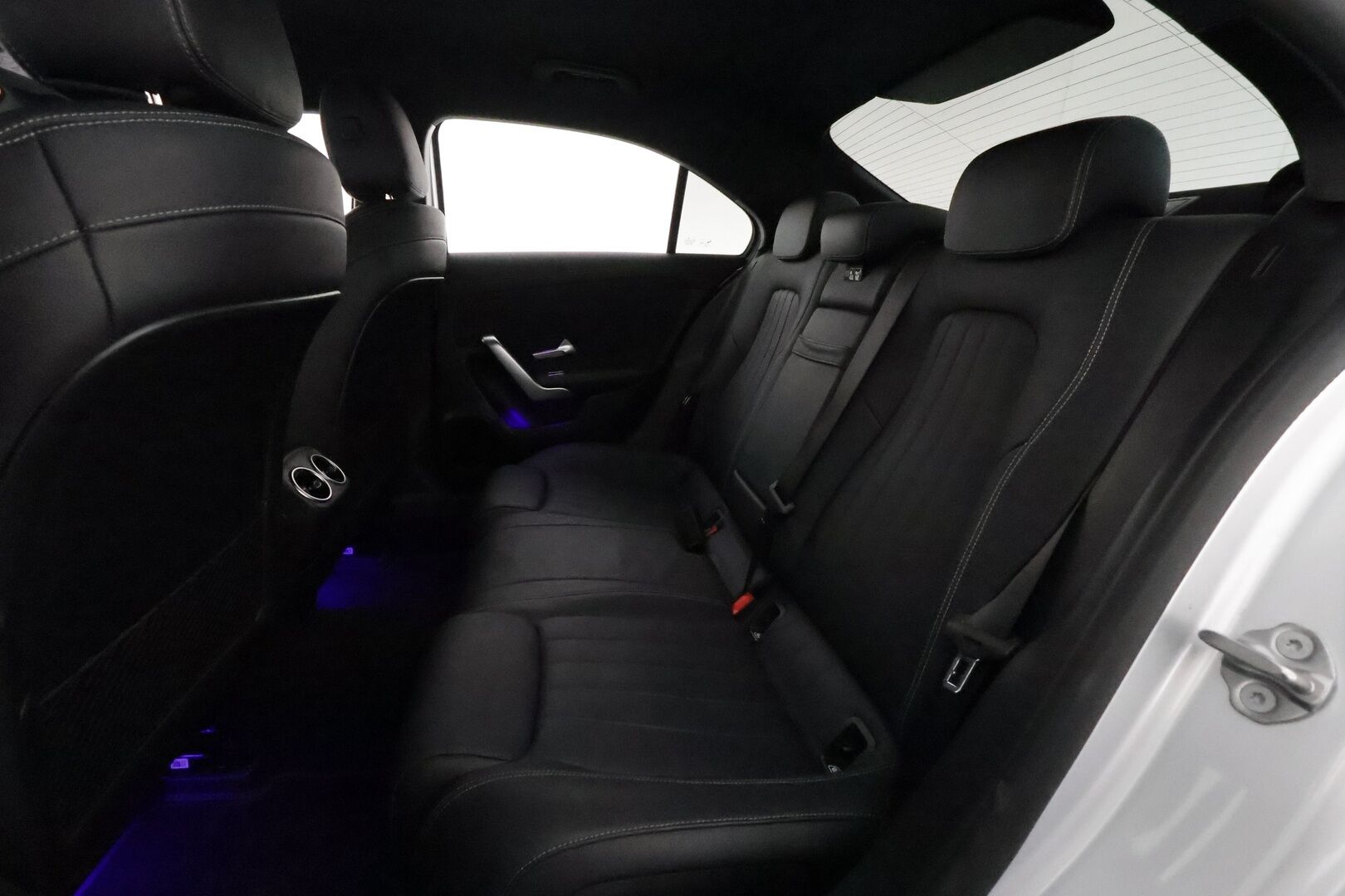 Mercedes-Benz A 2019 250 e A sedan Business Style EQ Power *Distronic + / Multibeam / Sporttinahat Muistilla / 360° / HUD / Navi / Keyless* - Kahdet Renkaat
